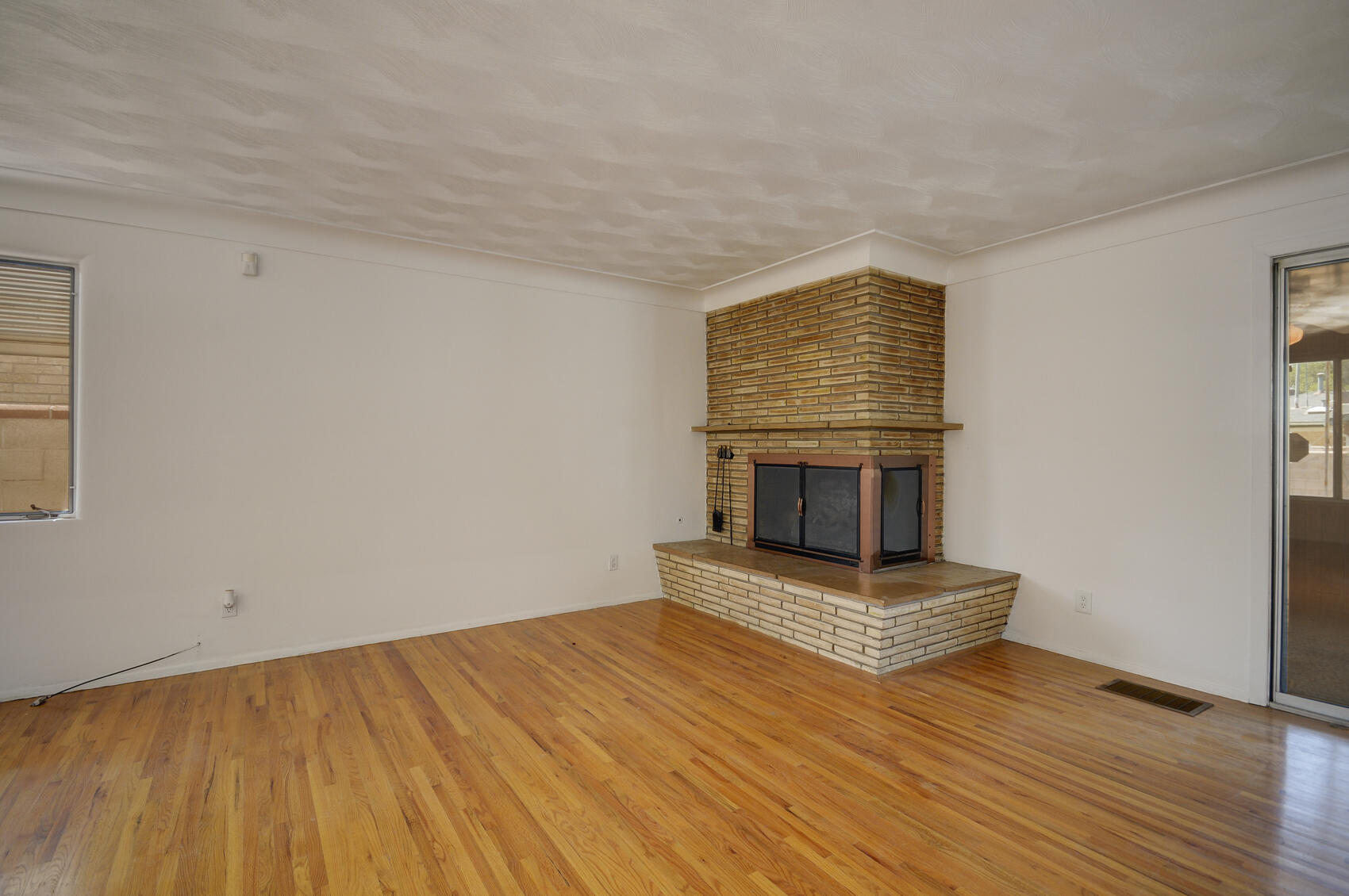 717 TRUMAN Street NE