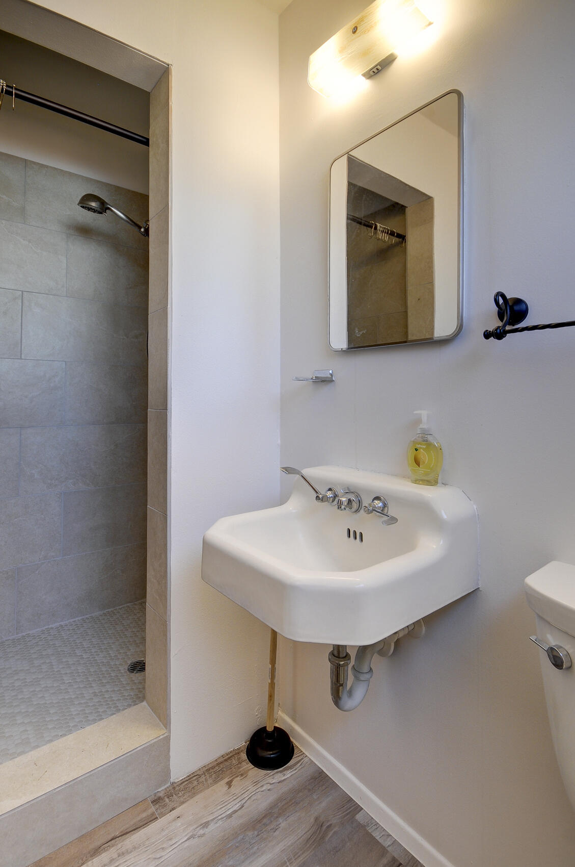 717 TRUMAN Street NE