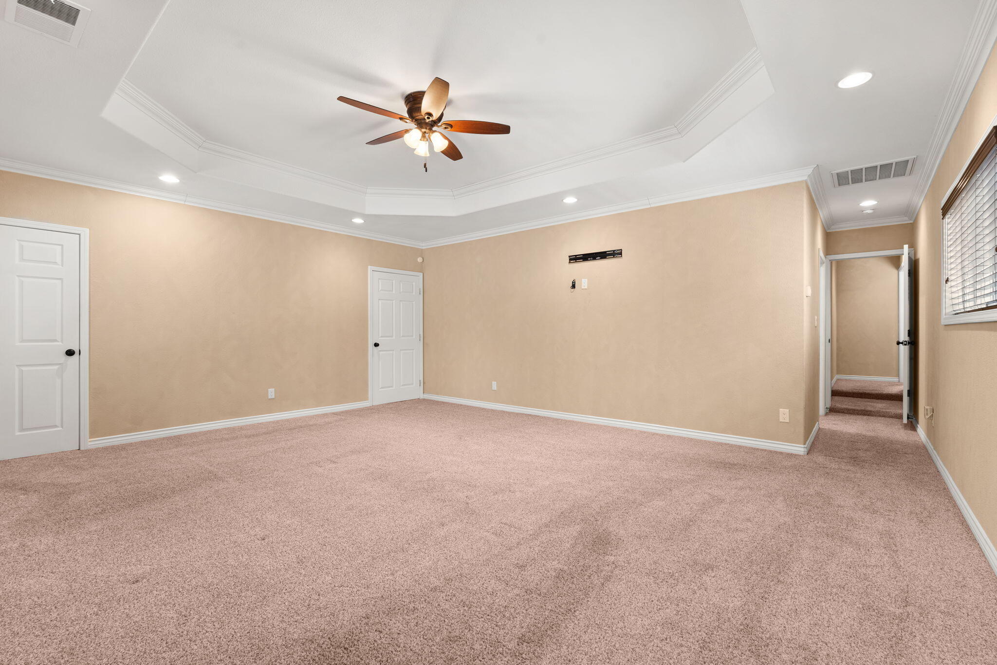 10401 KAREN Avenue NE