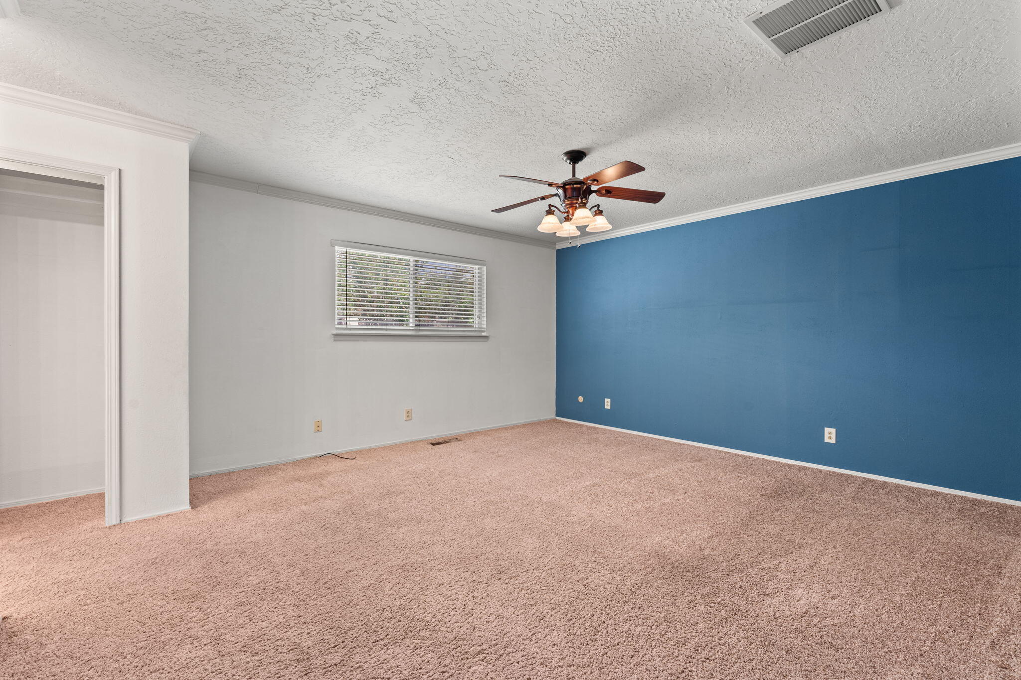 10401 KAREN Avenue NE