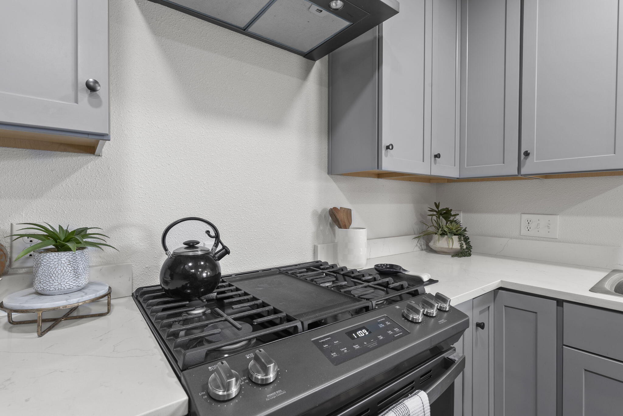 1712 MURIEL Street NE