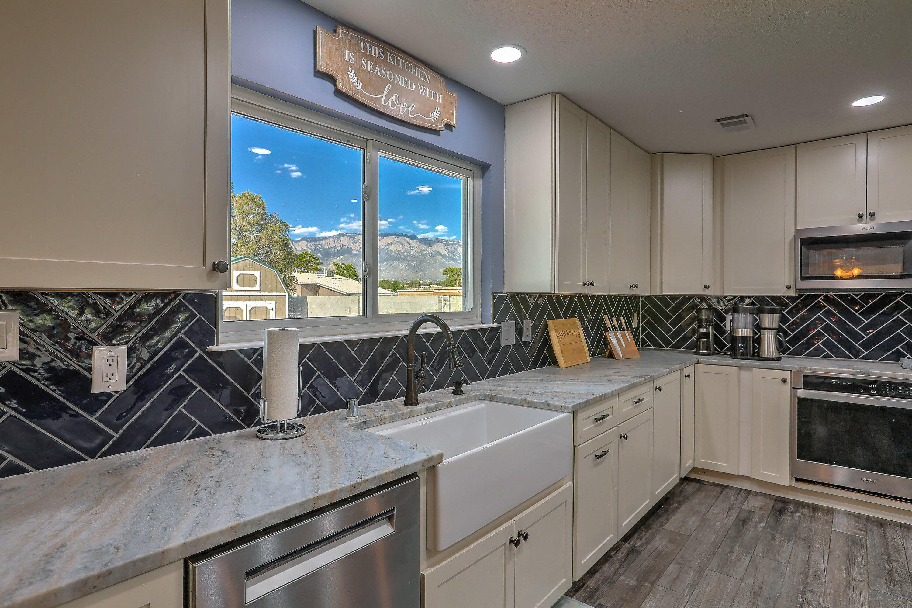 7421 WOODAL Street NE