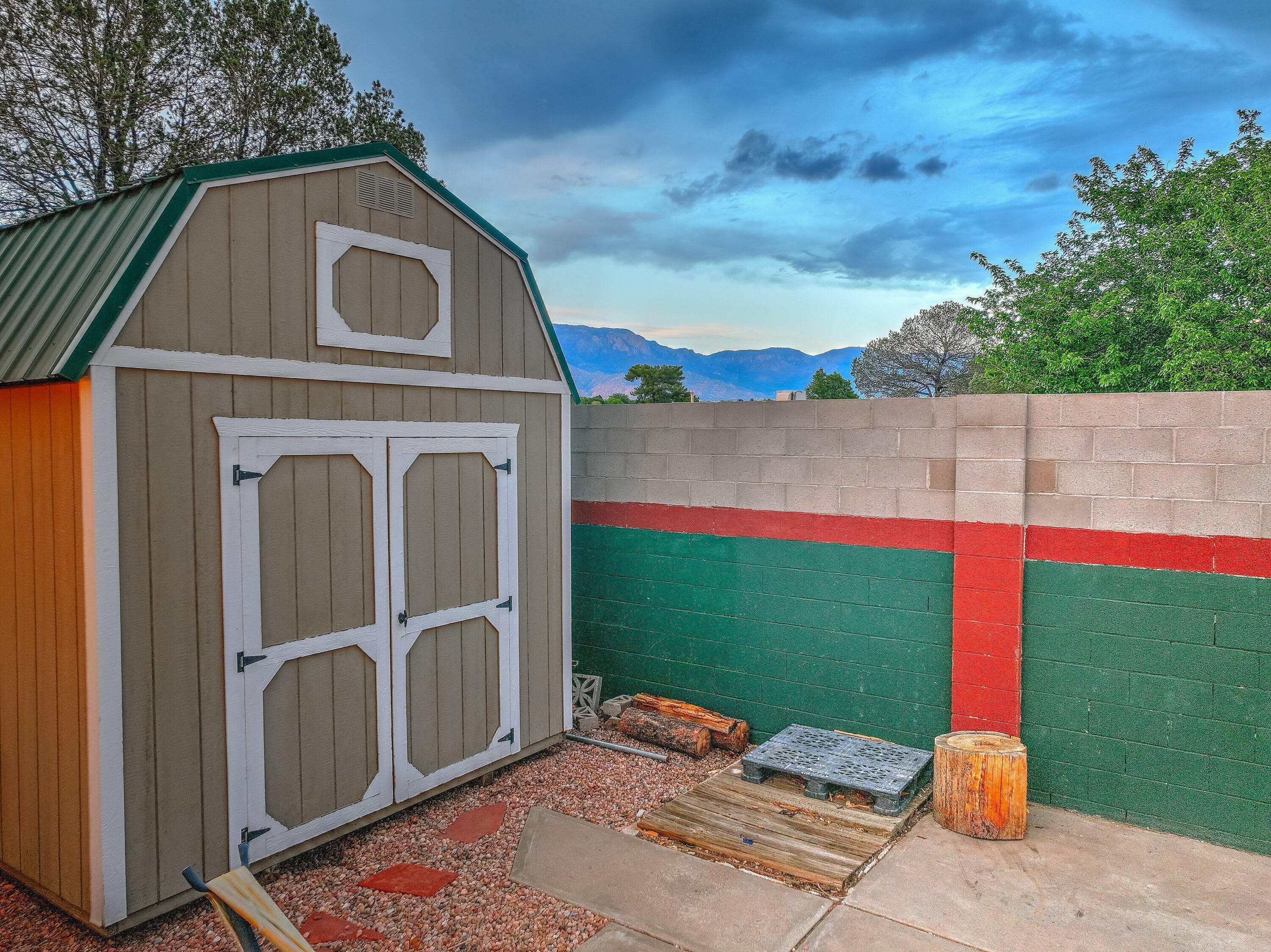 7421 WOODAL Street NE