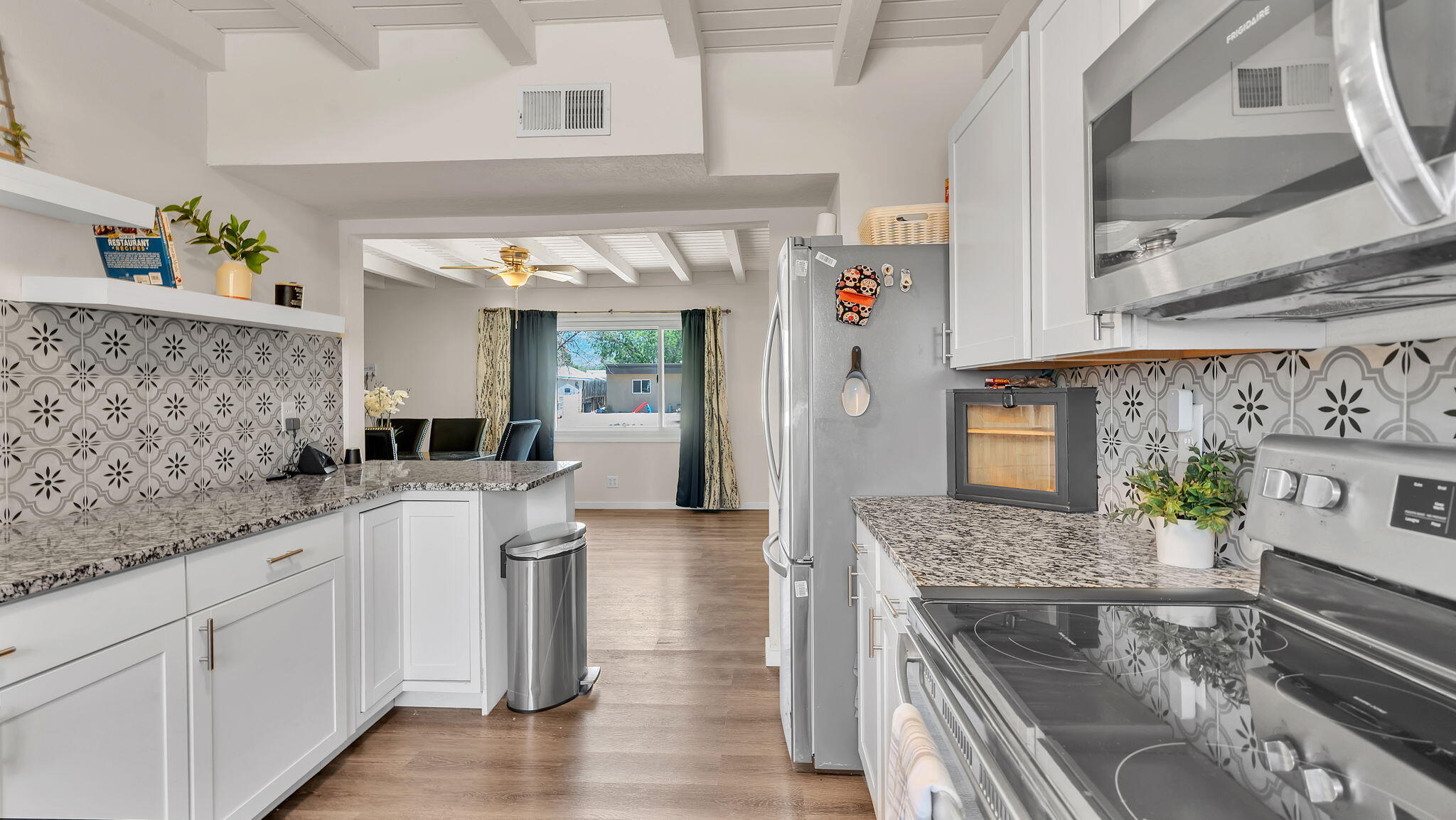 429 GENERAL HODGES Street NE