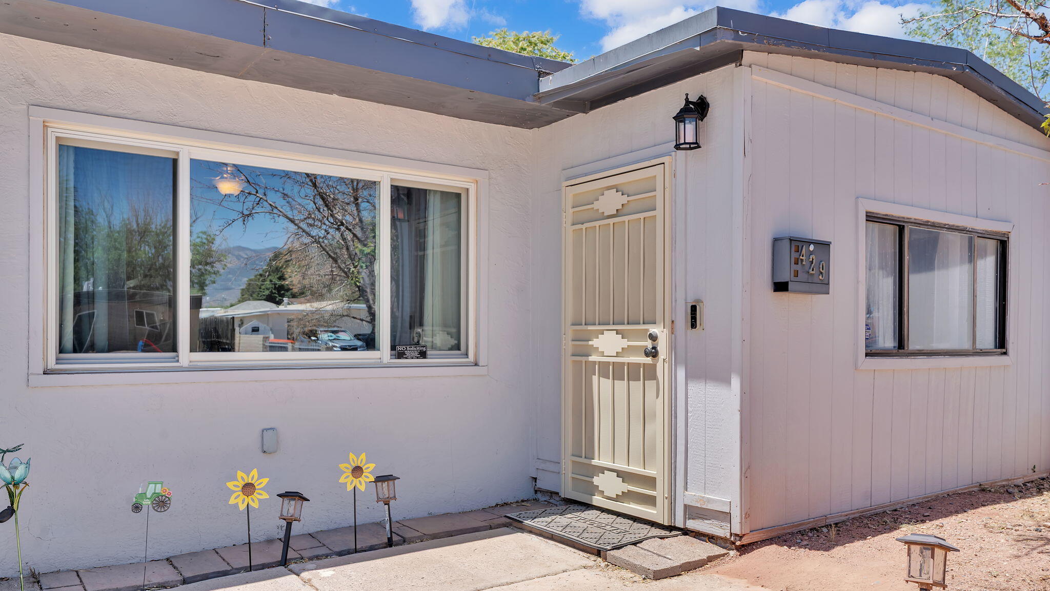 429 GENERAL HODGES Street NE