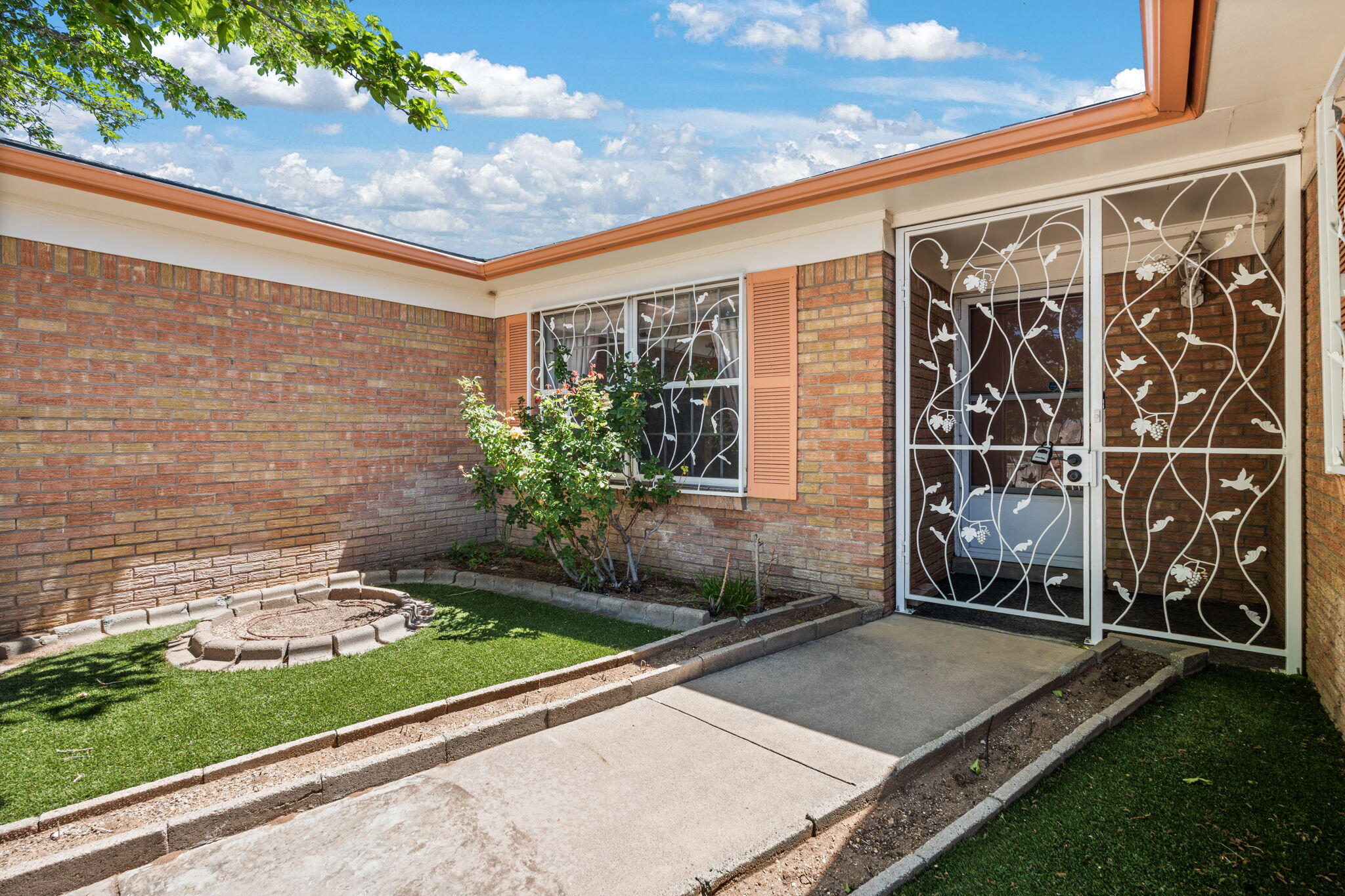 3832 BIG BEND Road NE