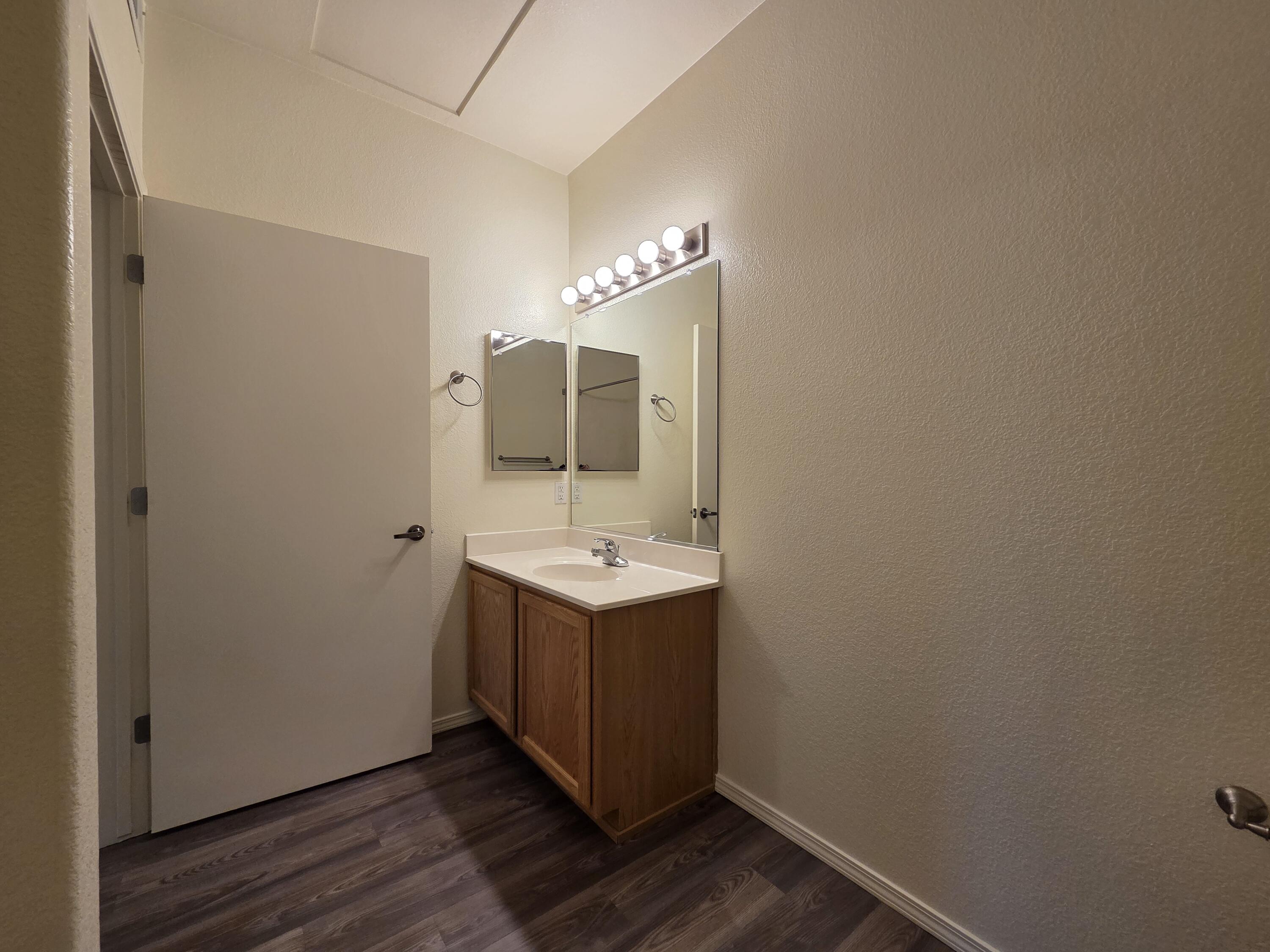 6800 Vista Del Norte Drive NE 1825