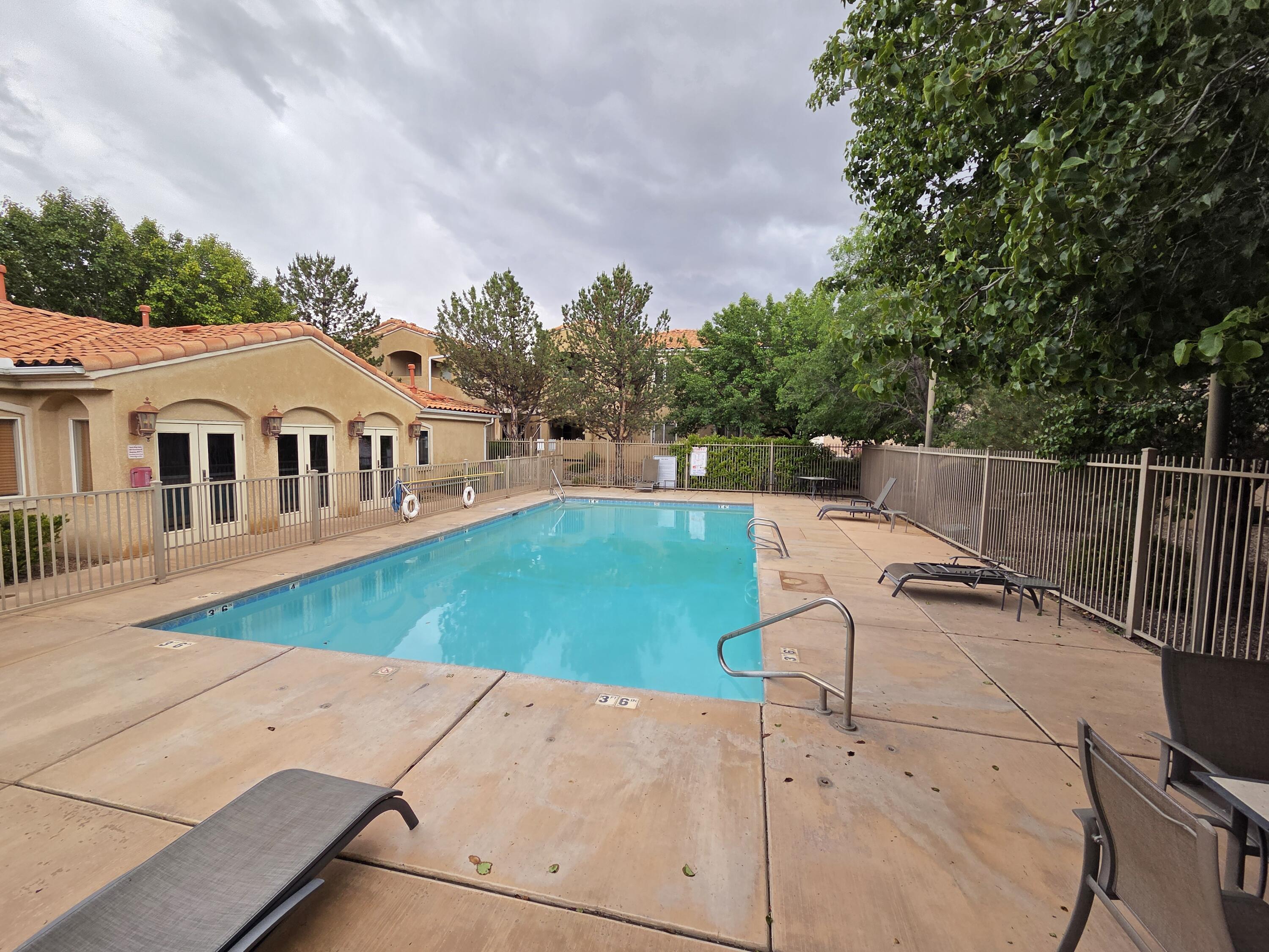 6800 Vista Del Norte Drive NE 1825