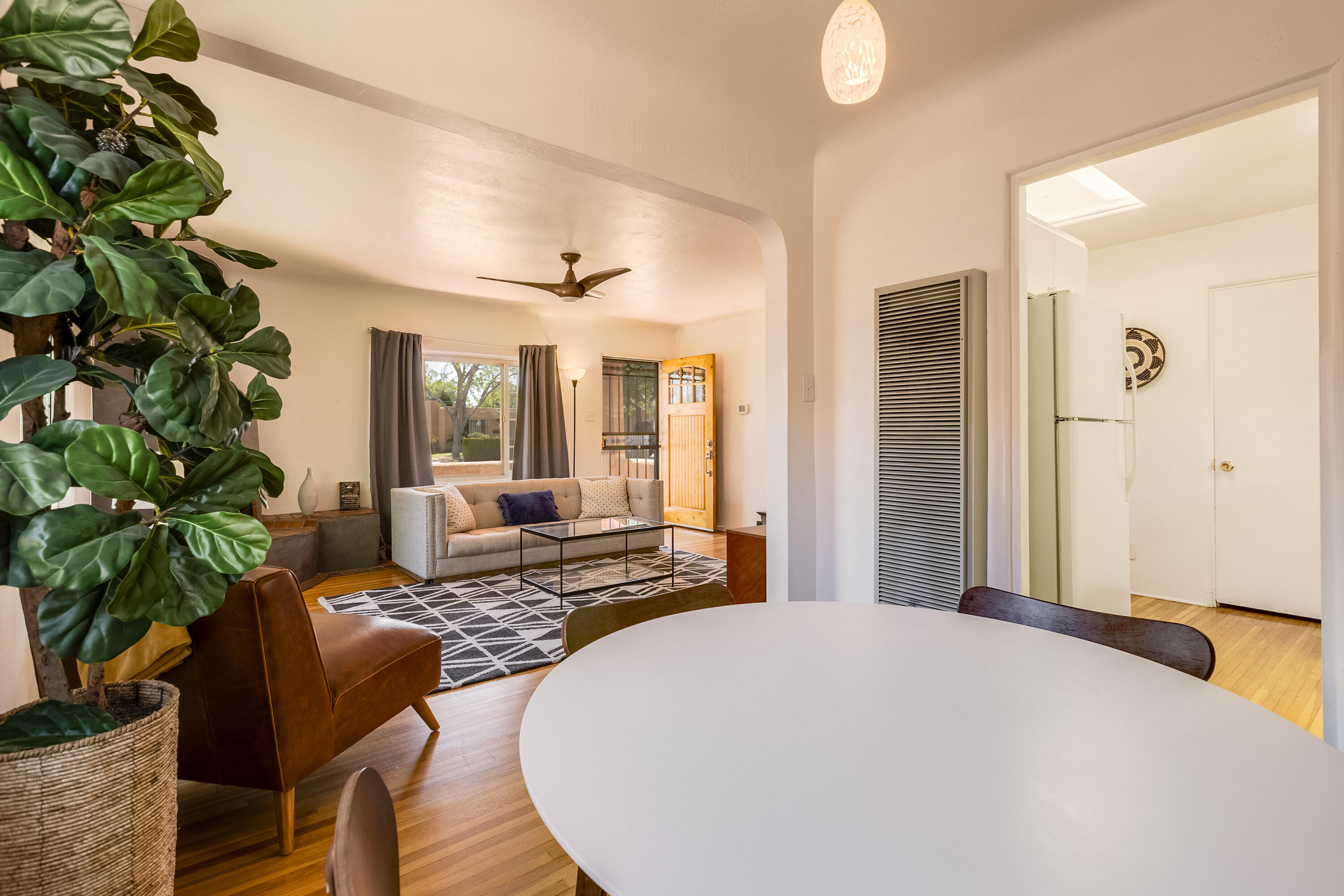 1009 VASSAR Drive NE