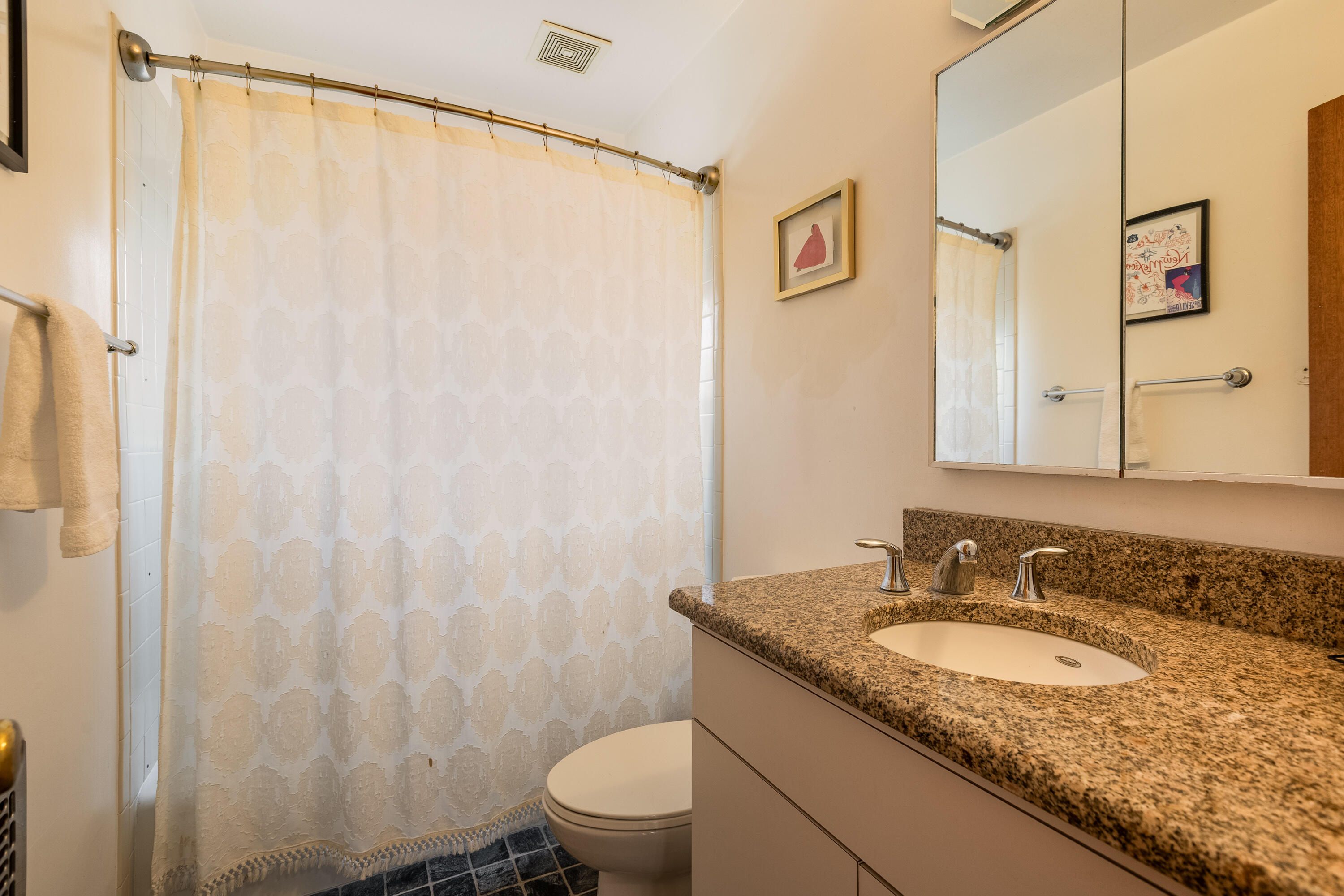 1009 VASSAR Drive NE