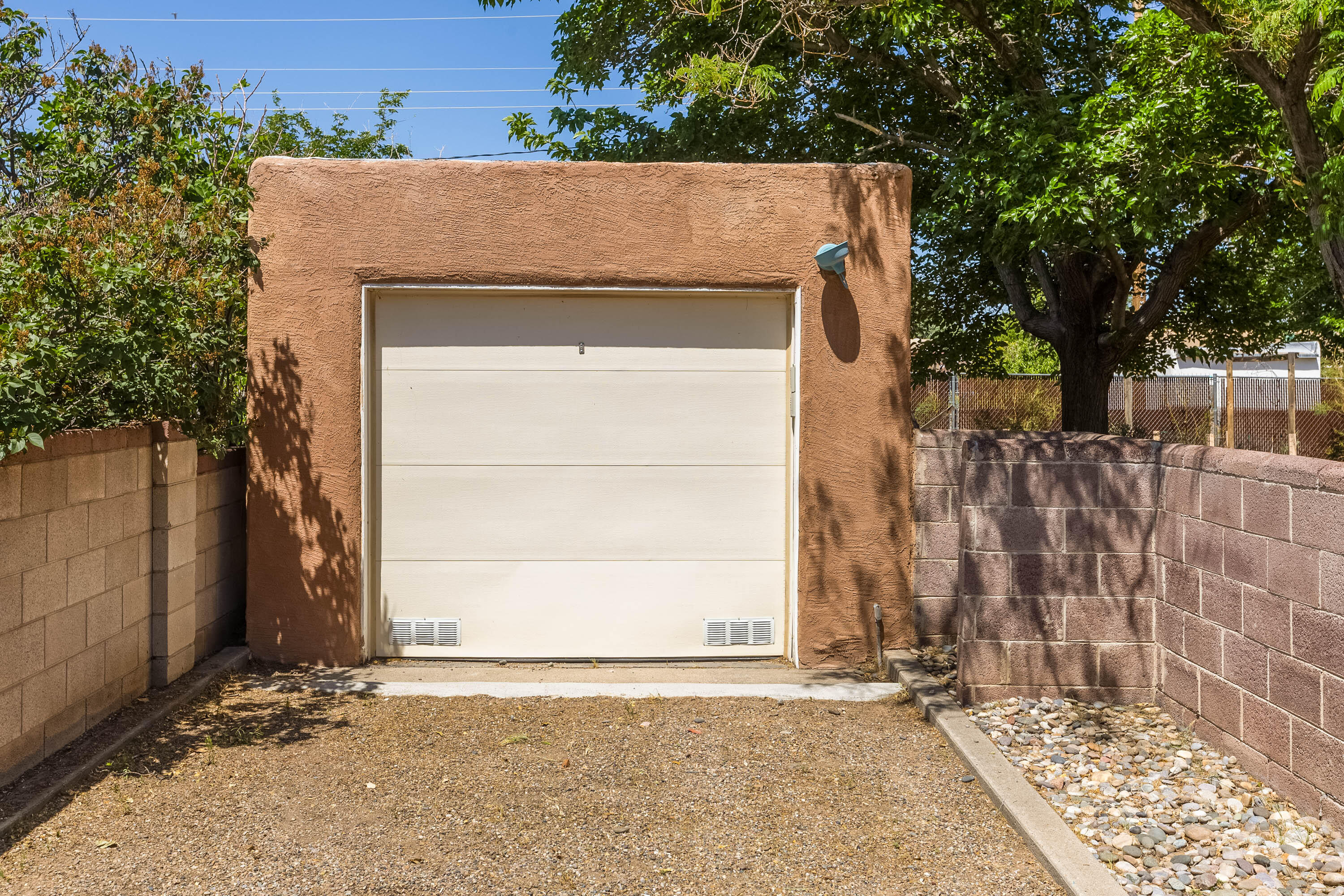 1009 VASSAR Drive NE