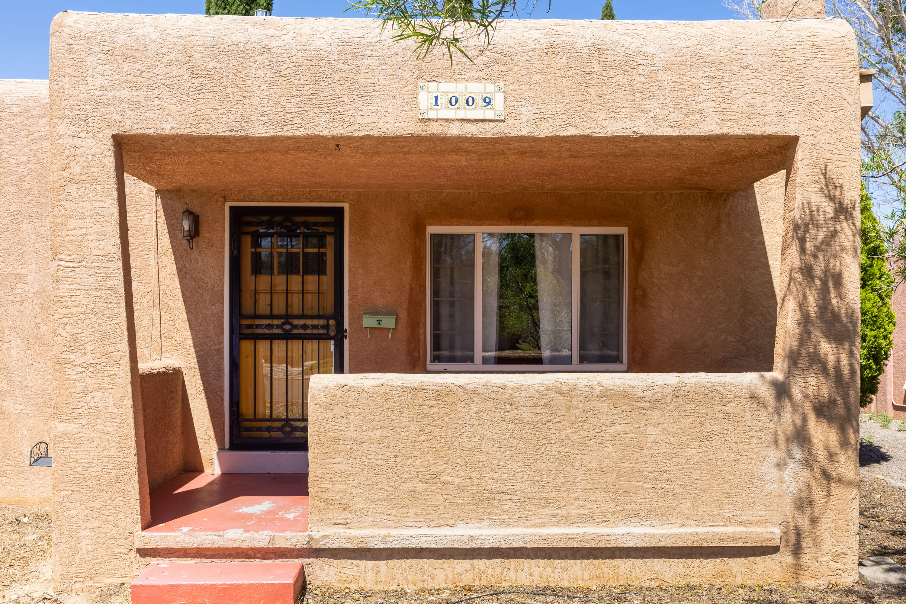 1009 VASSAR Drive NE