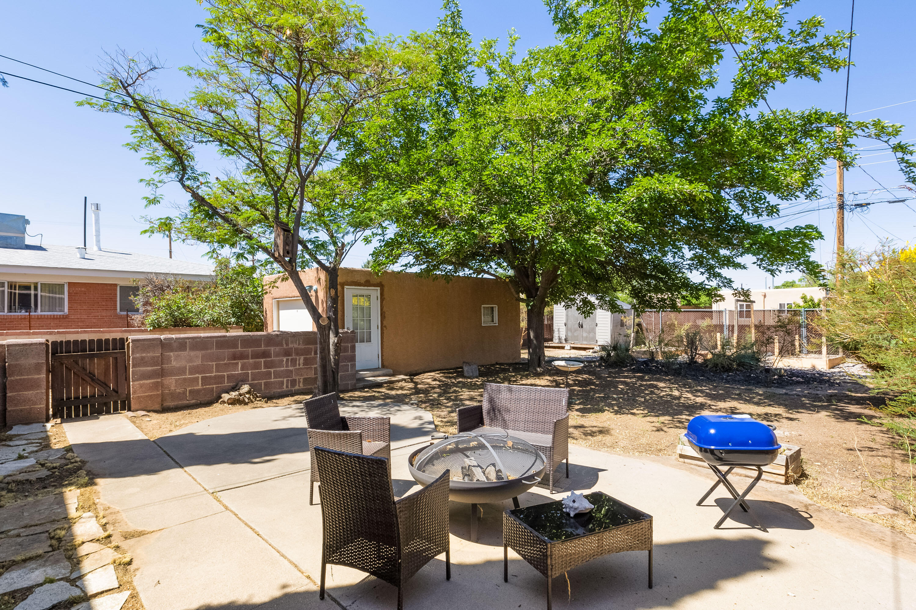 1009 VASSAR Drive NE