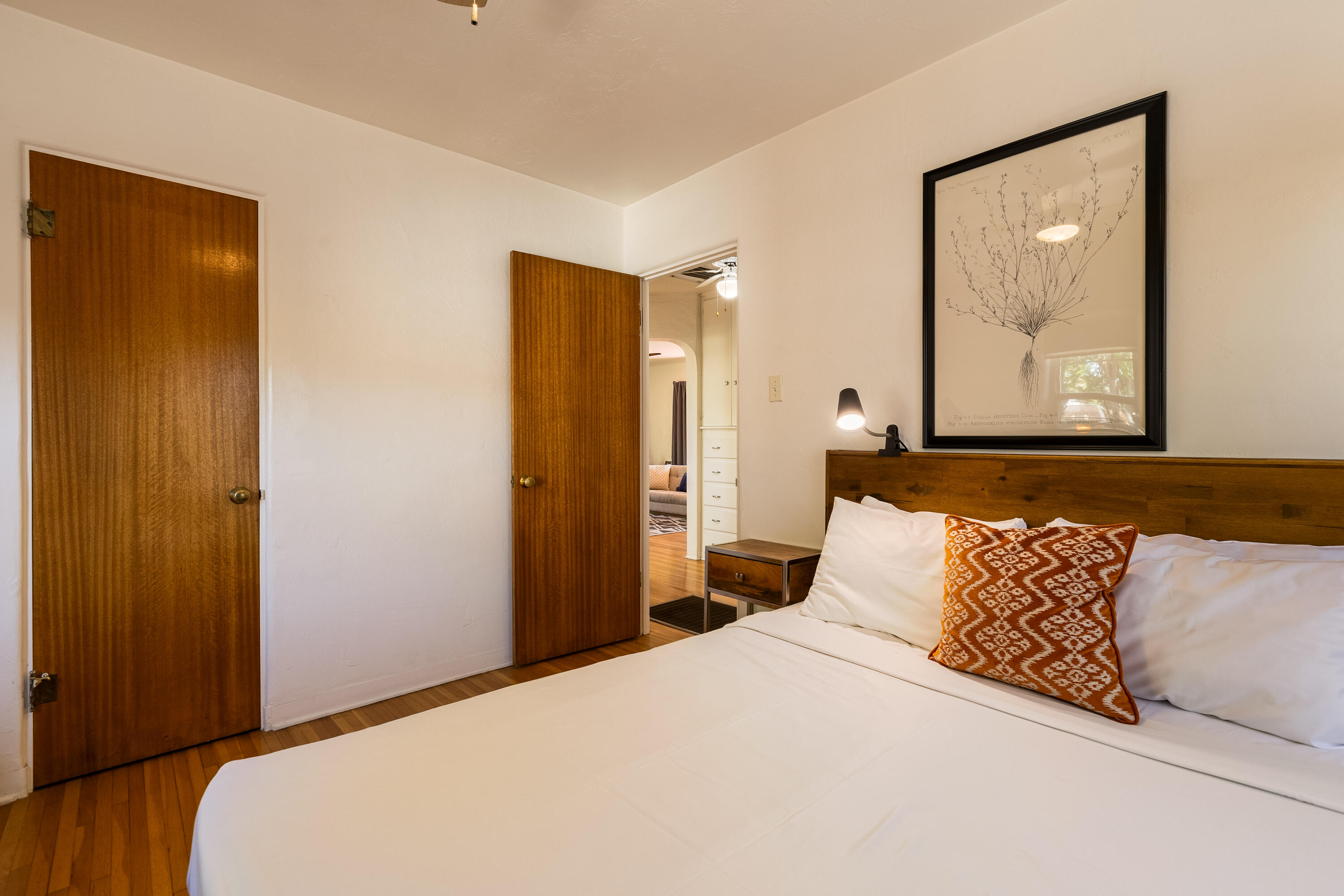 1009 VASSAR Drive NE