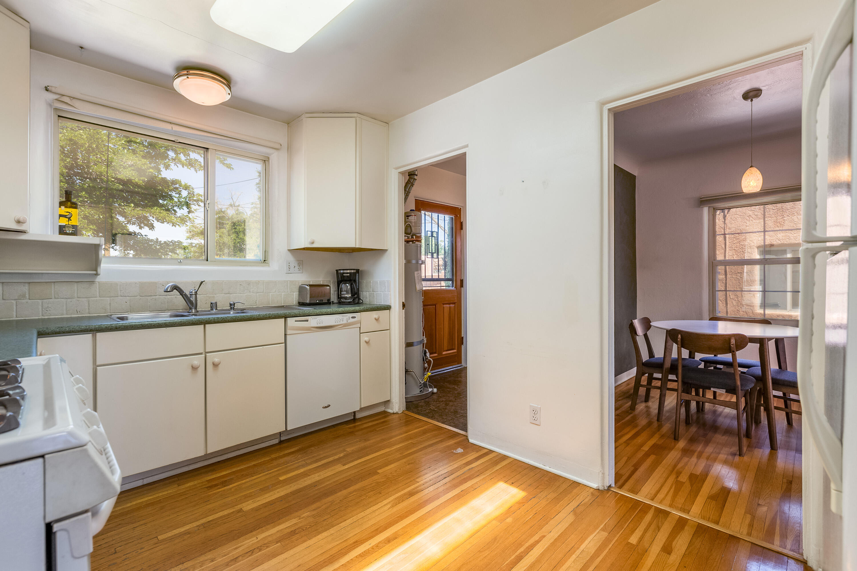 1009 VASSAR Drive NE