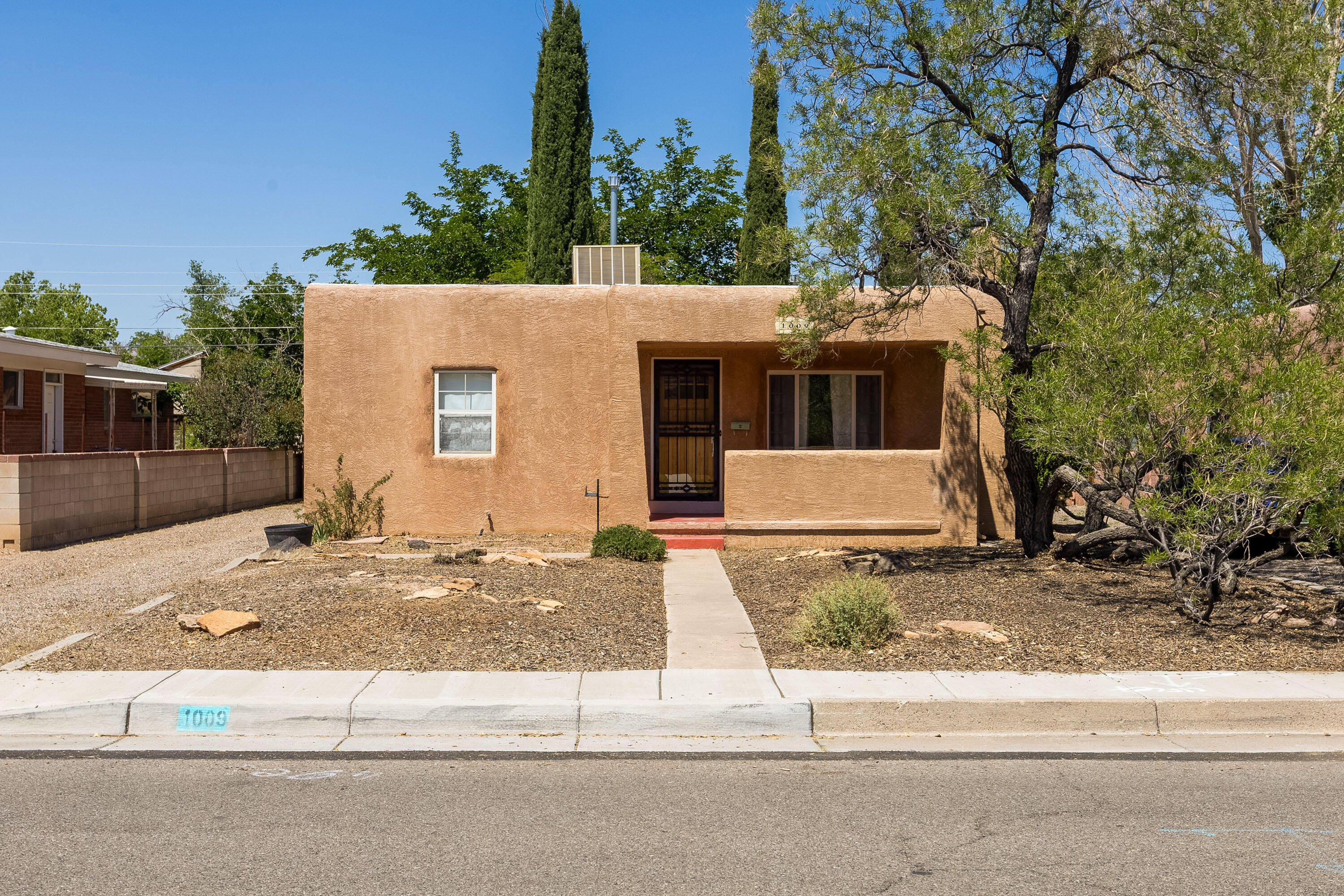 1009 VASSAR Drive NE