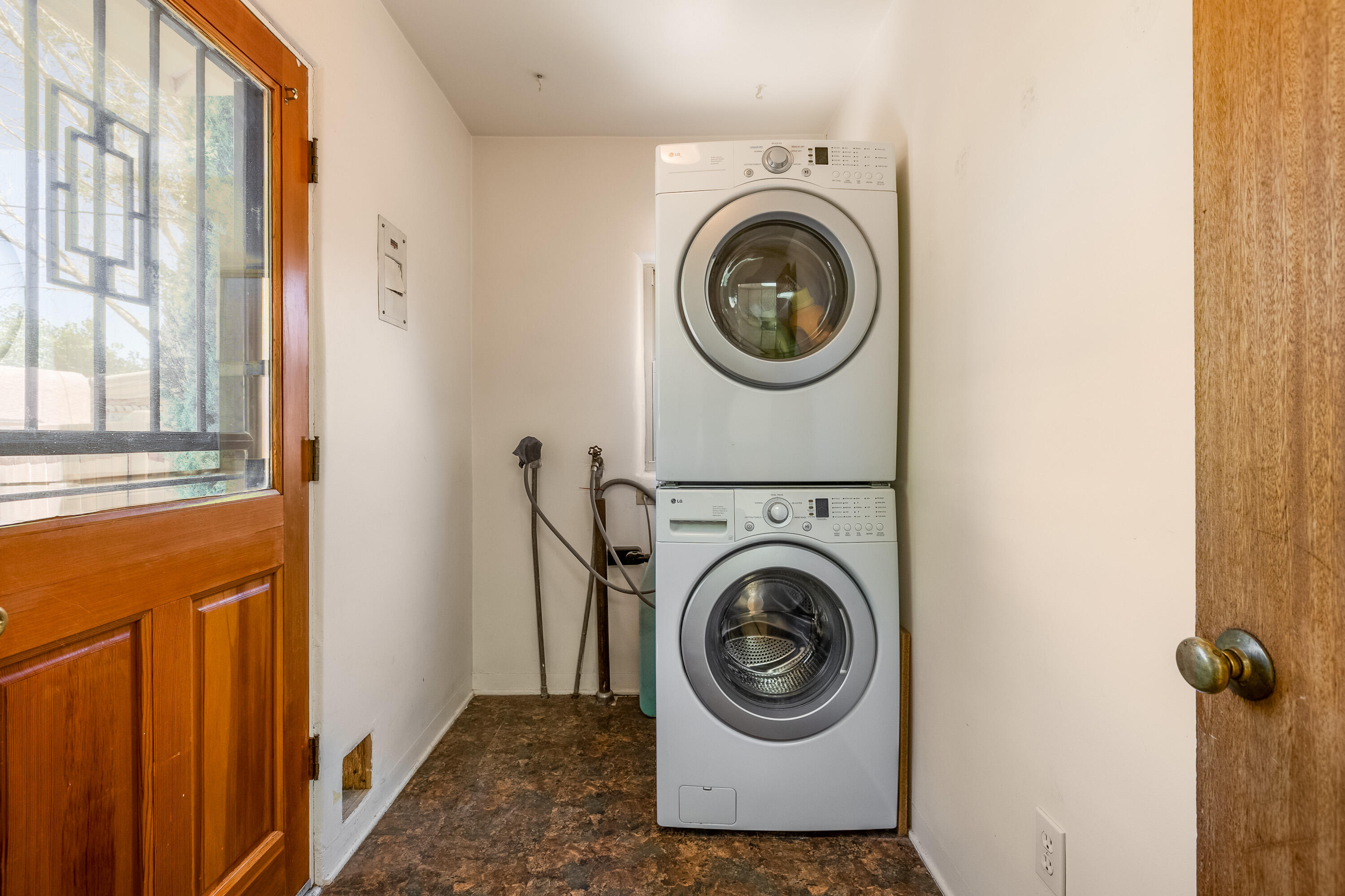 1009 VASSAR Drive NE