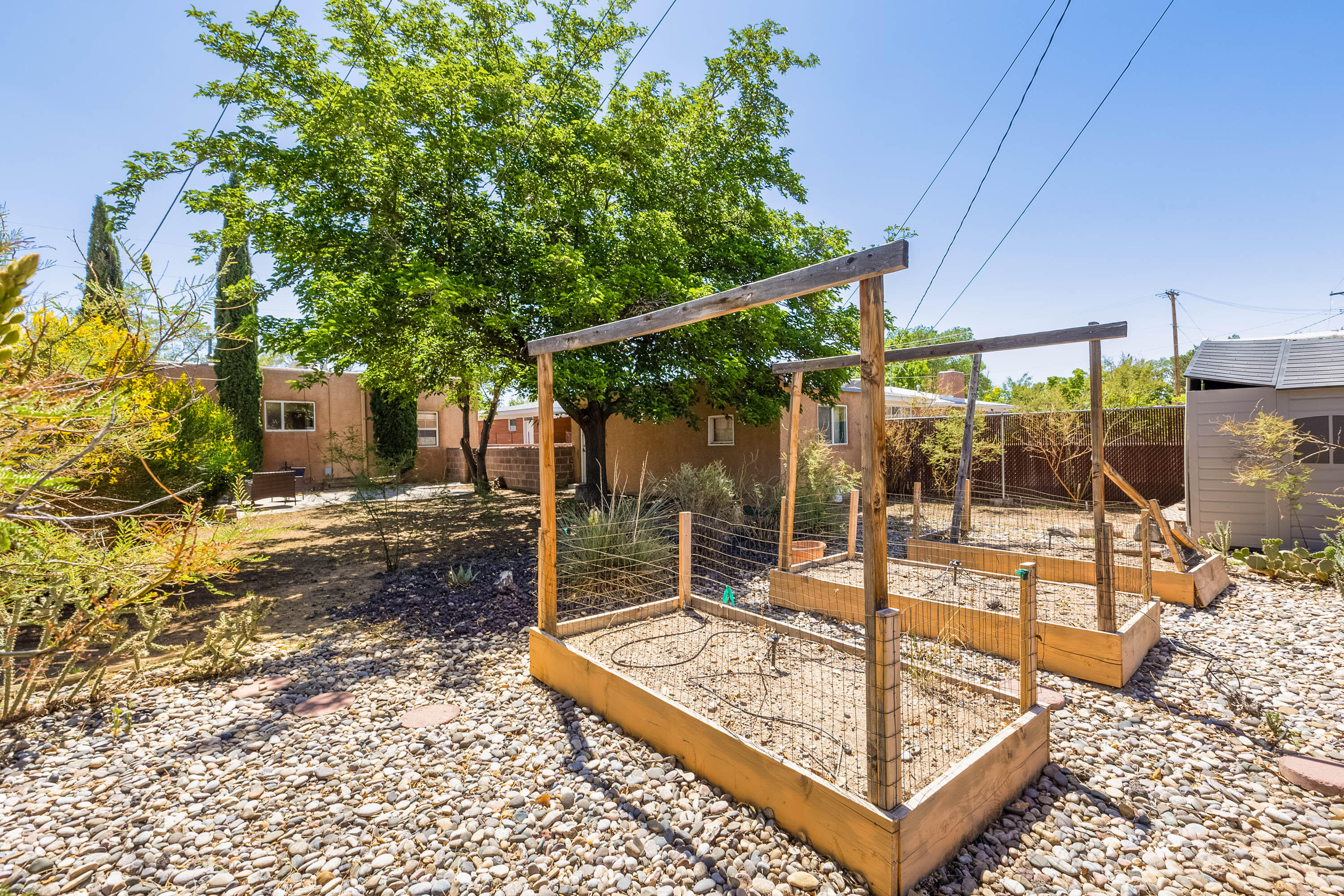 1009 VASSAR Drive NE