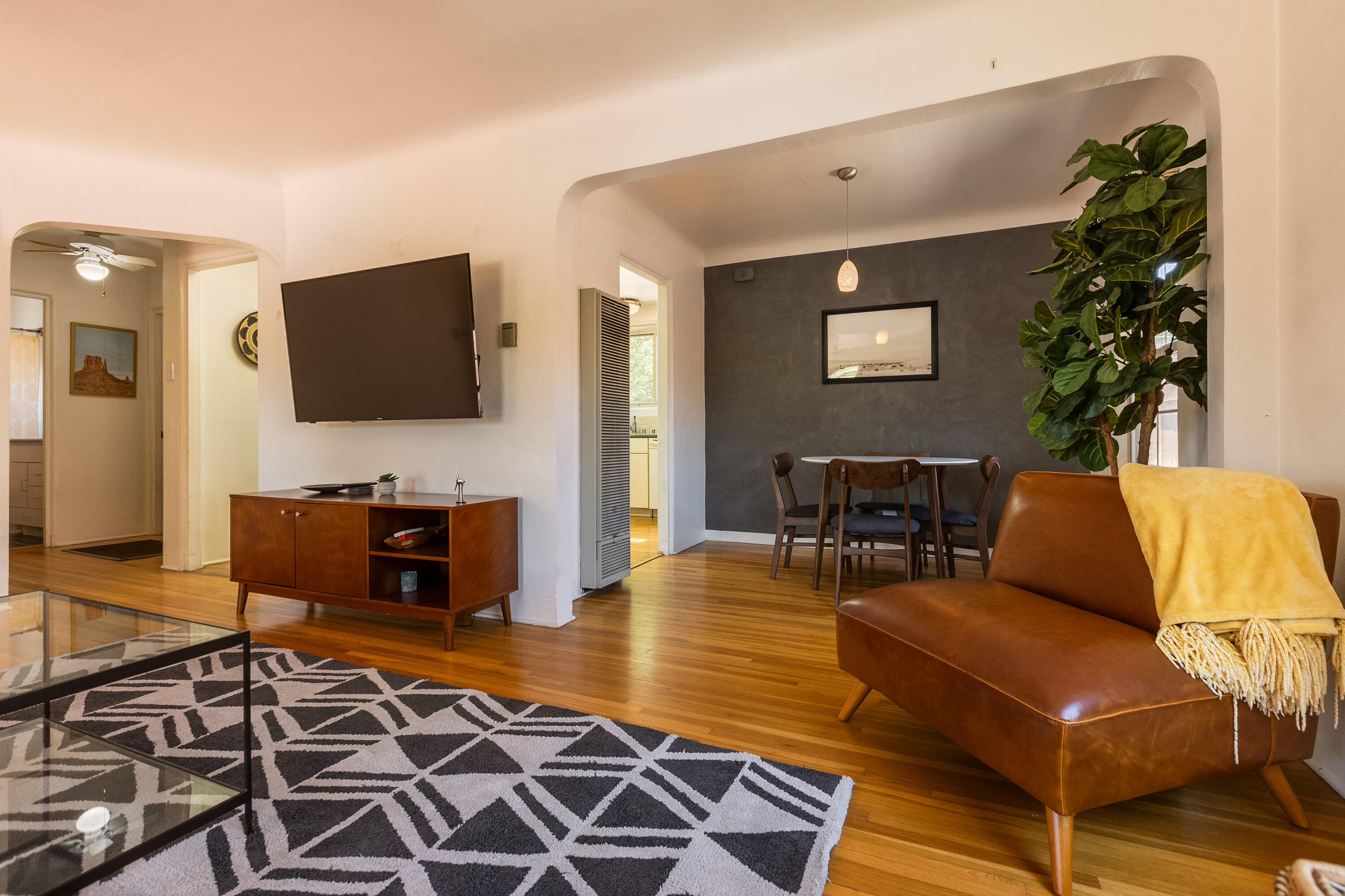 1009 VASSAR Drive NE