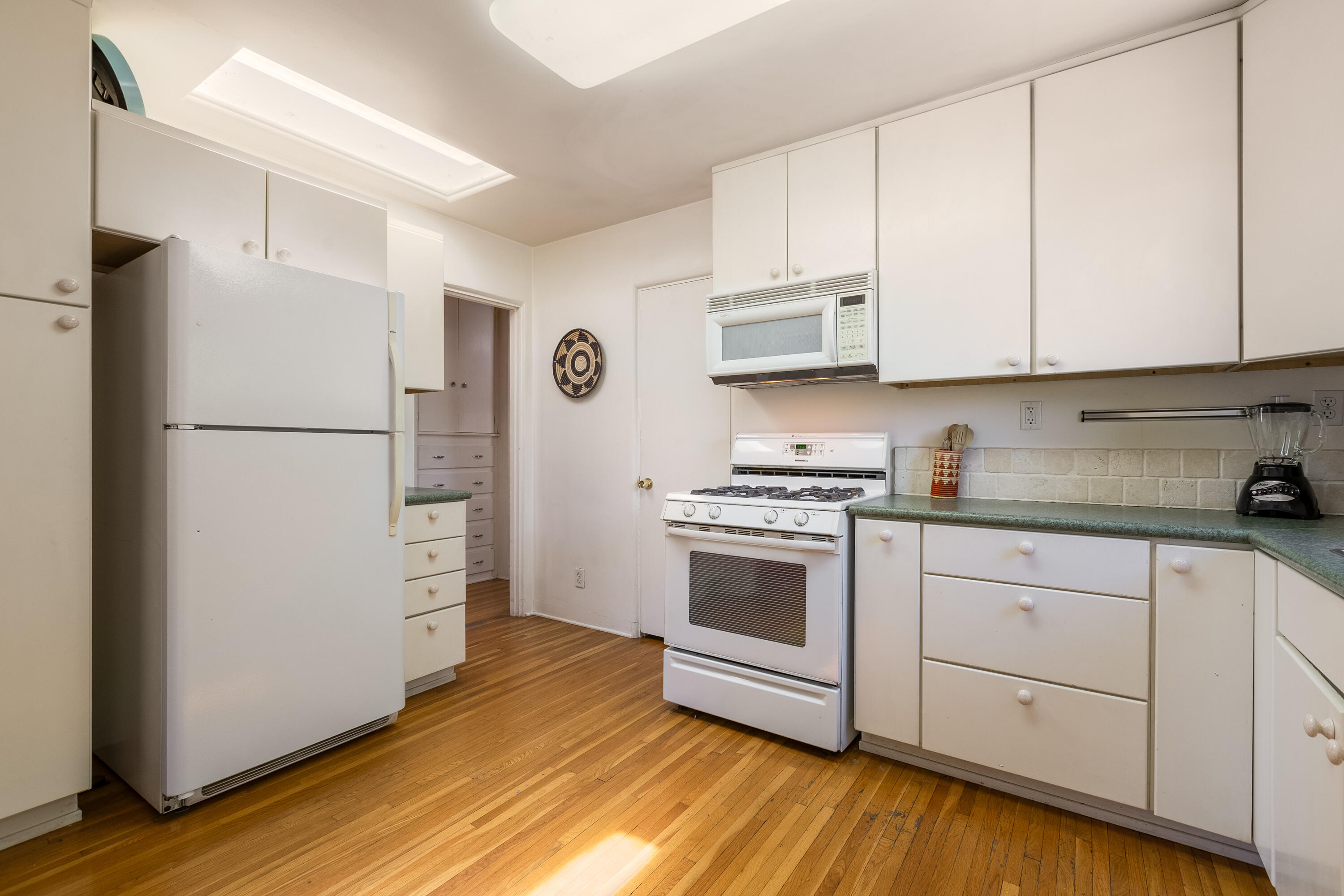 1009 VASSAR Drive NE