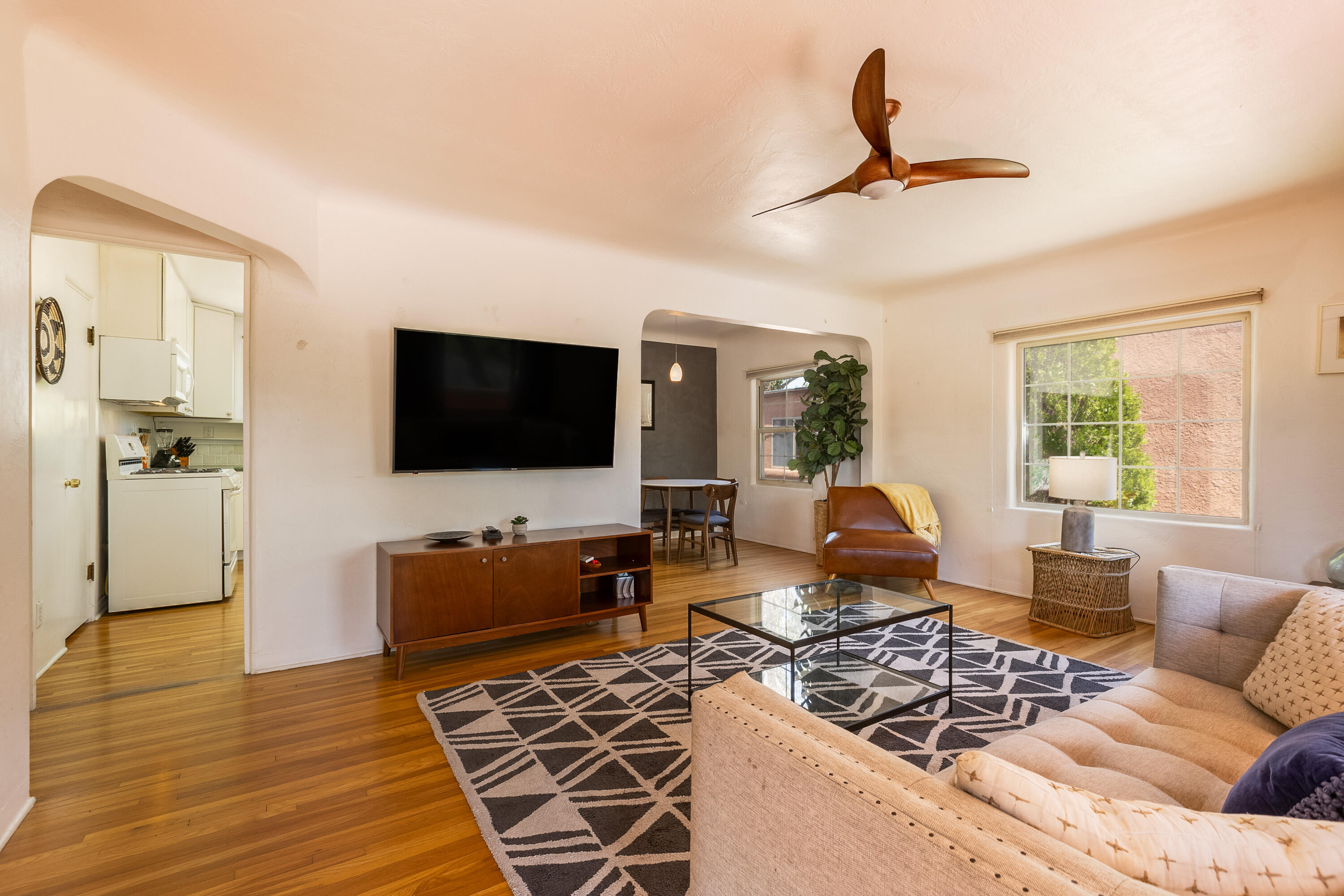 1009 VASSAR Drive NE