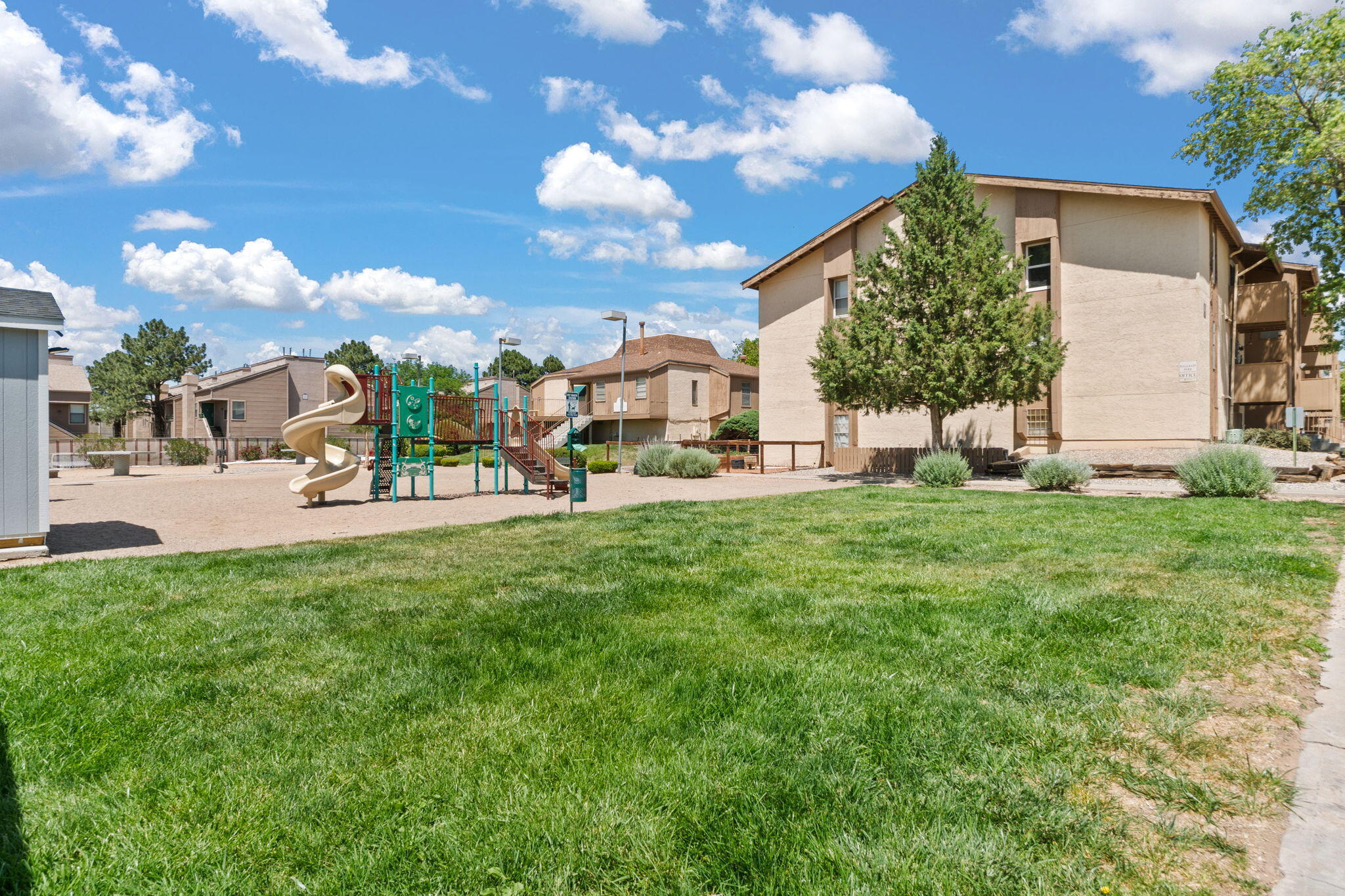 3867 MONTGOMERY Boulevard NE 1633