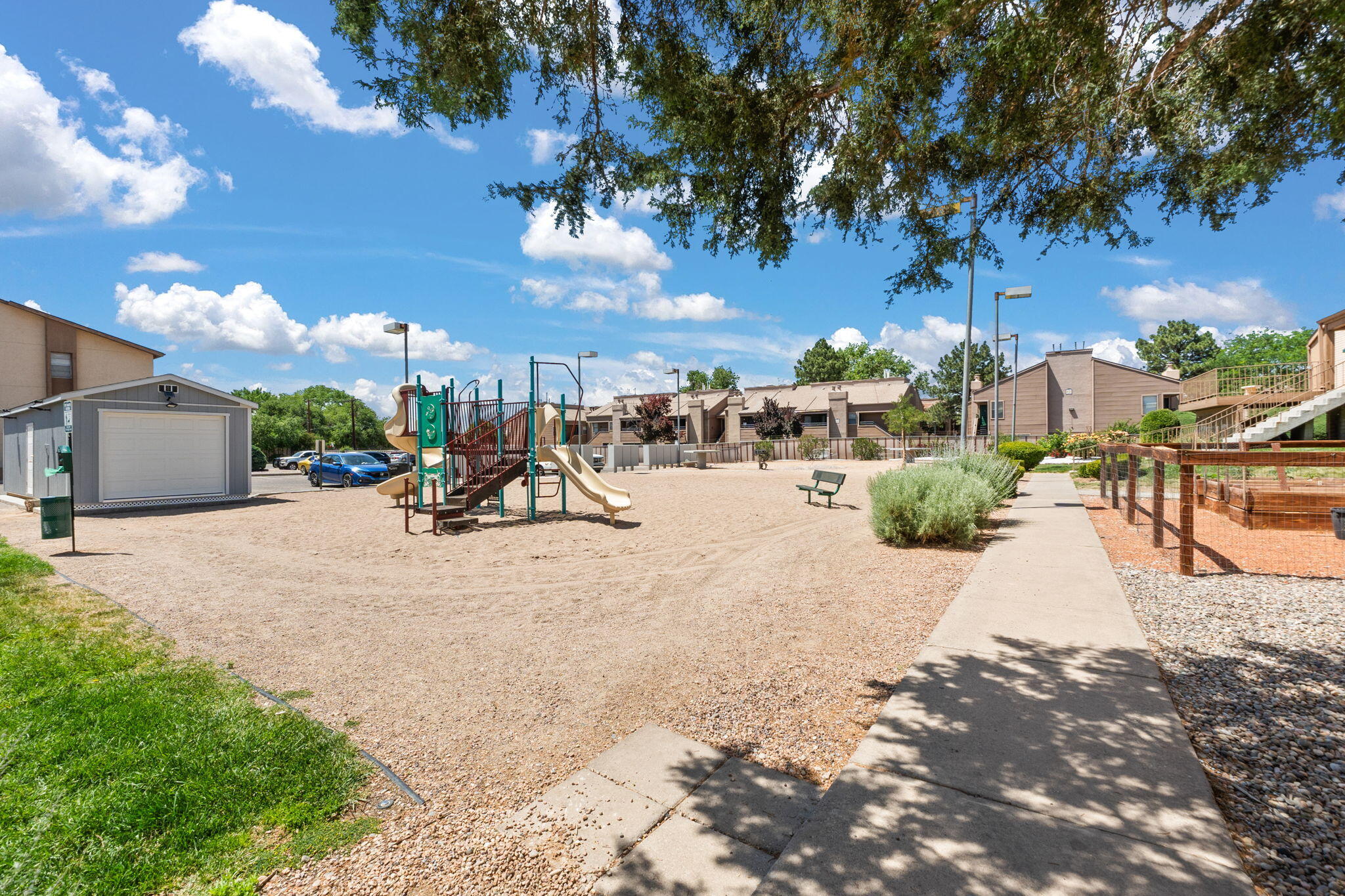 3867 MONTGOMERY Boulevard NE 1633