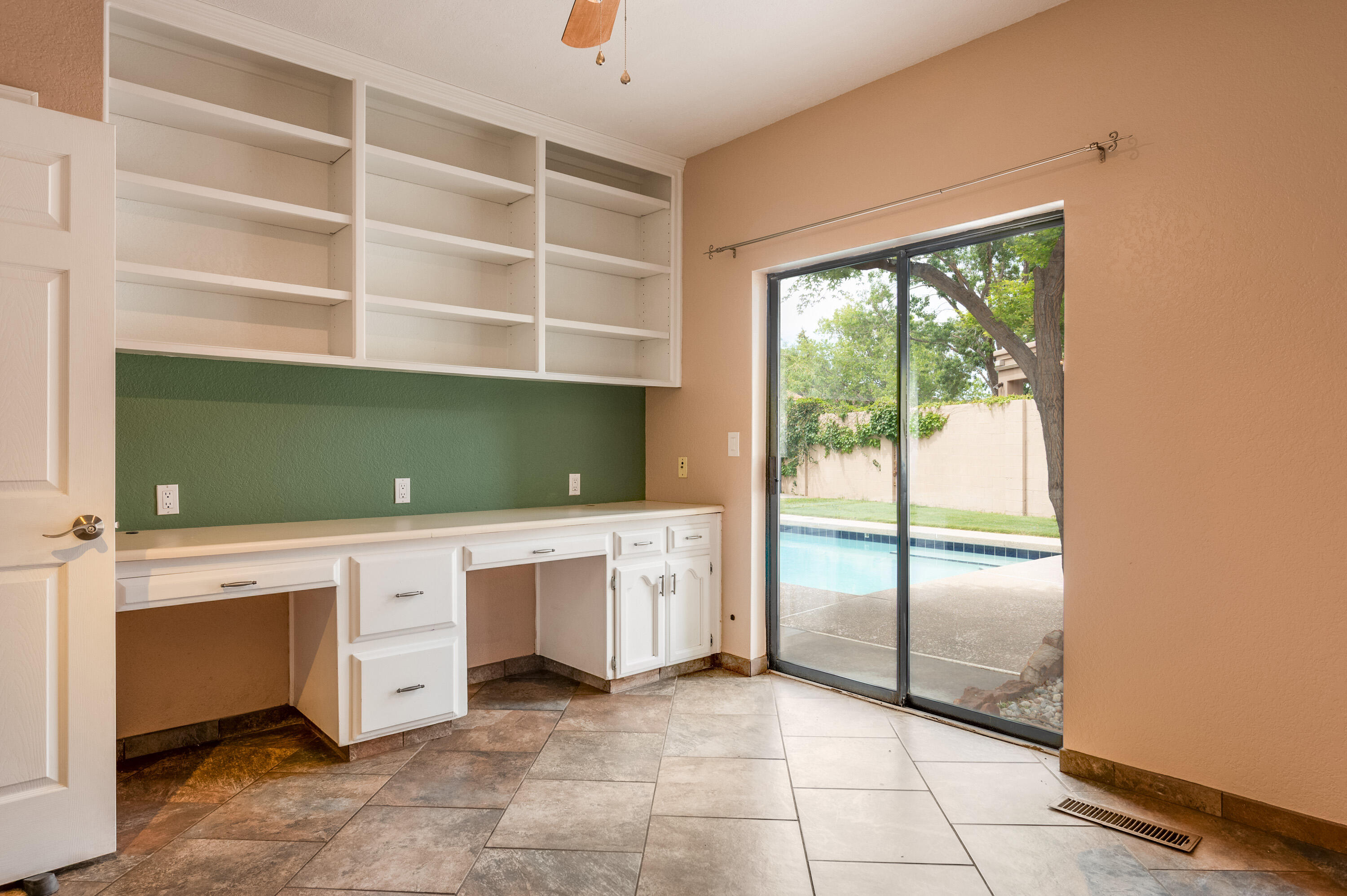 5327 AVENIDA CUESTA NE