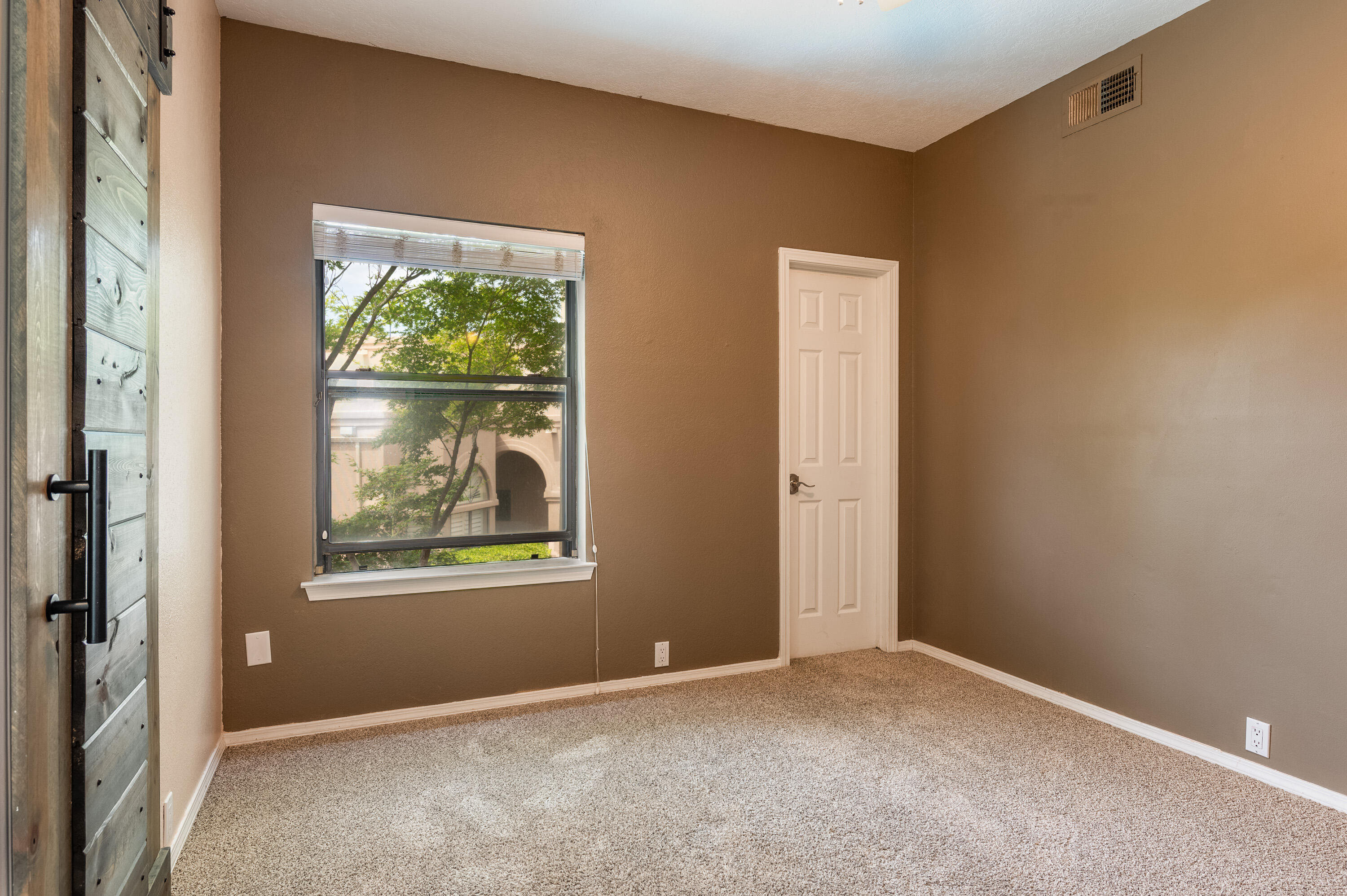 5327 AVENIDA CUESTA NE