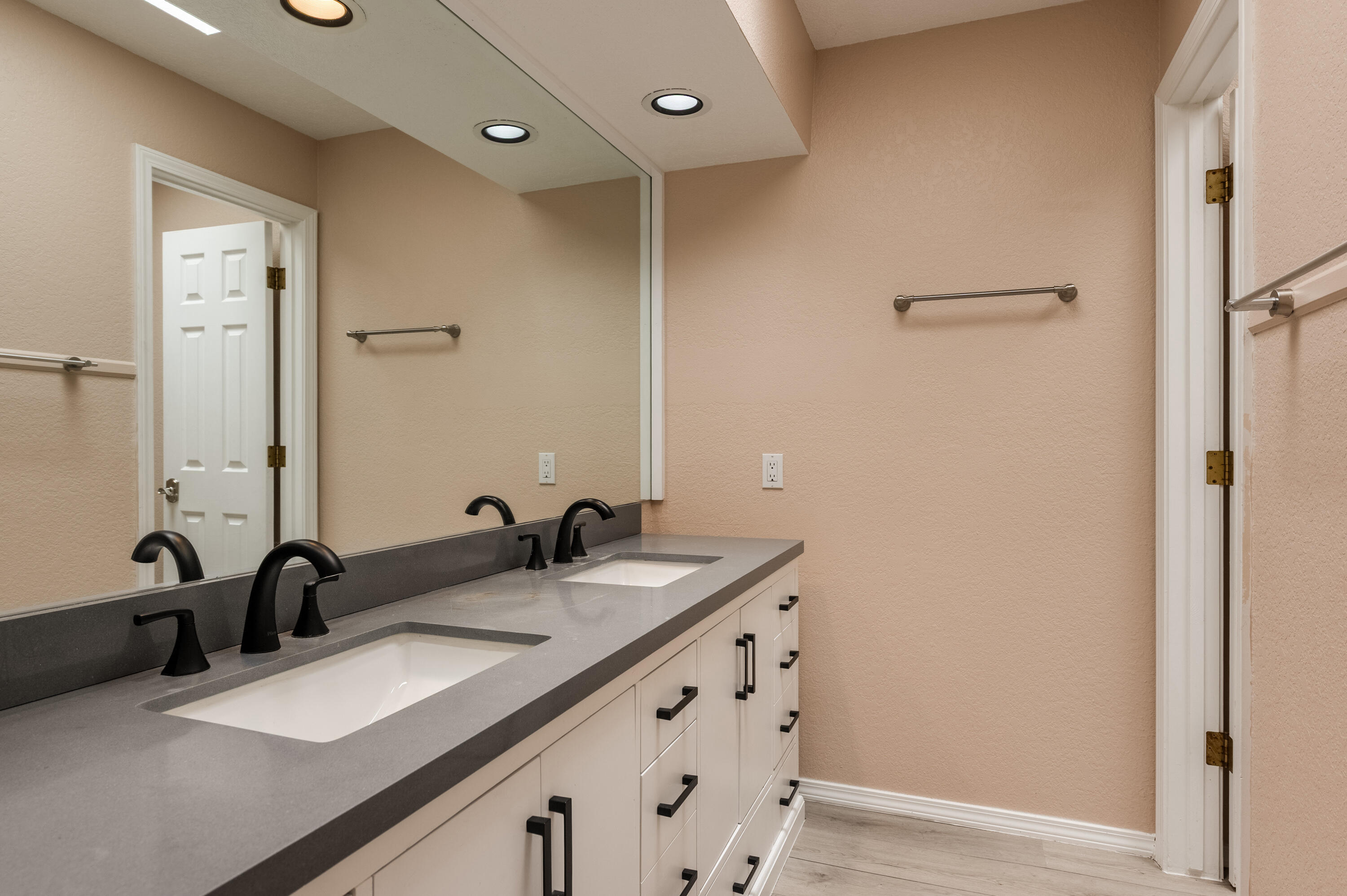 5327 AVENIDA CUESTA NE
