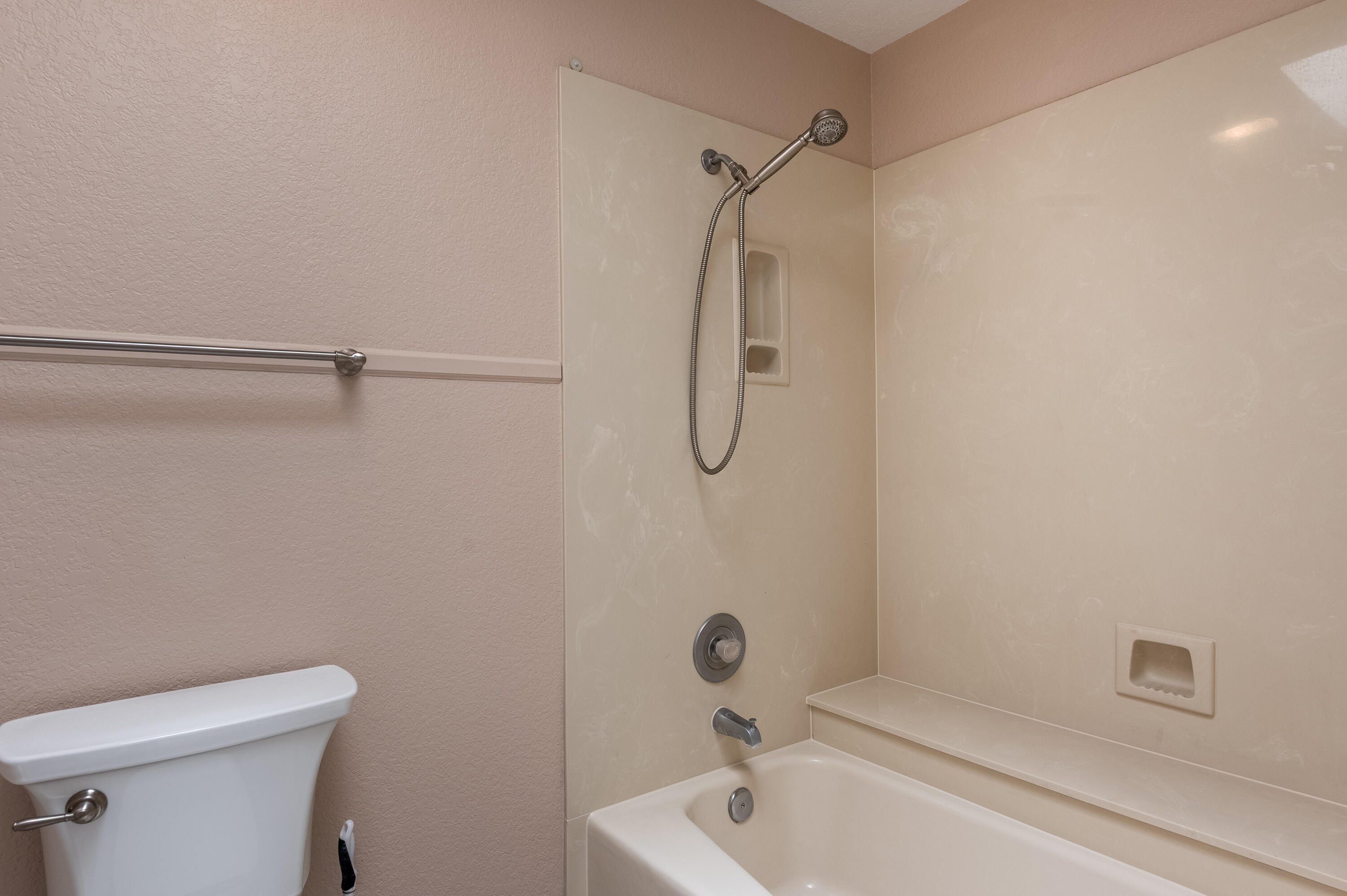 5327 AVENIDA CUESTA NE