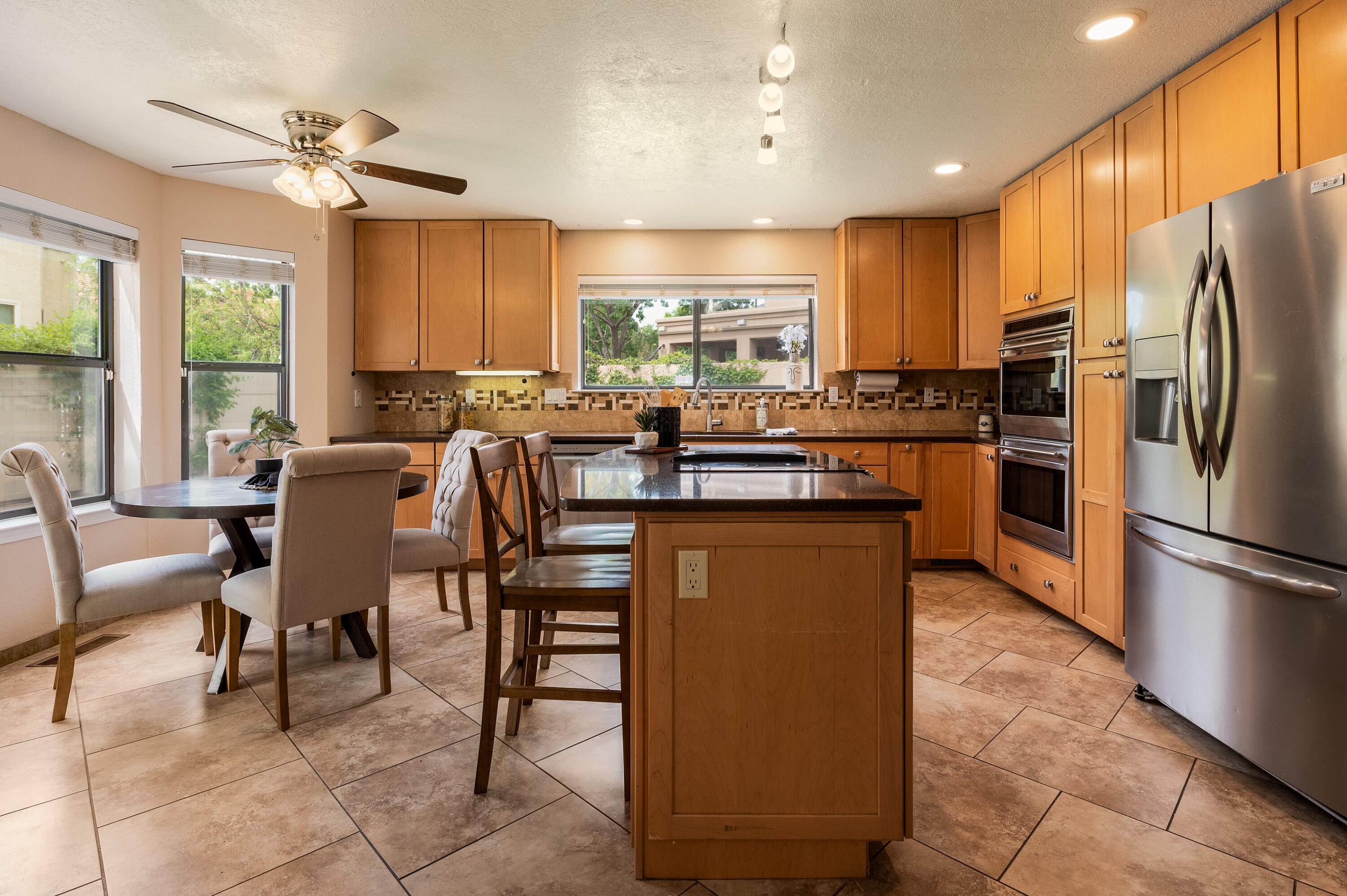 5327 AVENIDA CUESTA NE