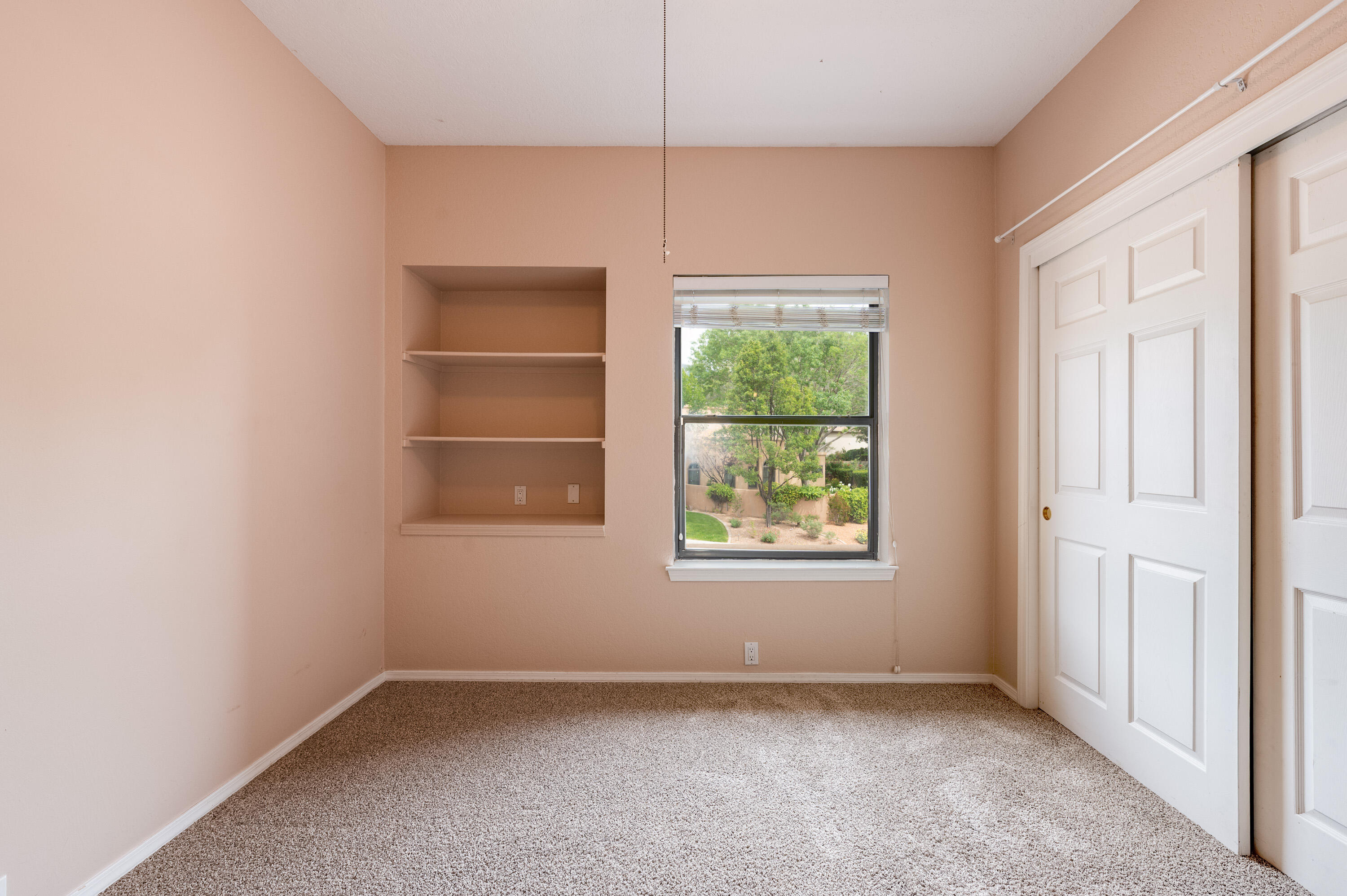 5327 AVENIDA CUESTA NE