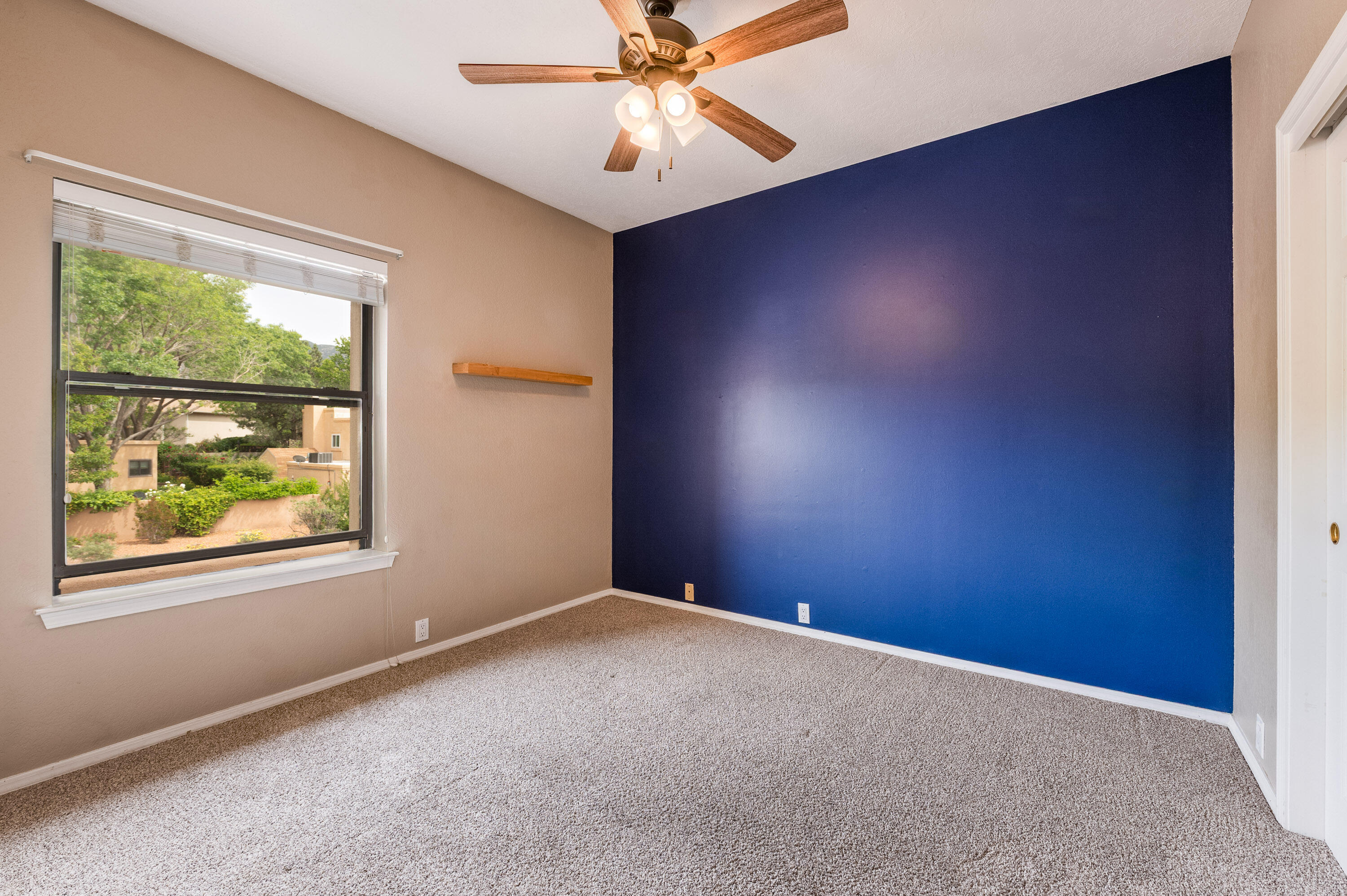 5327 AVENIDA CUESTA NE