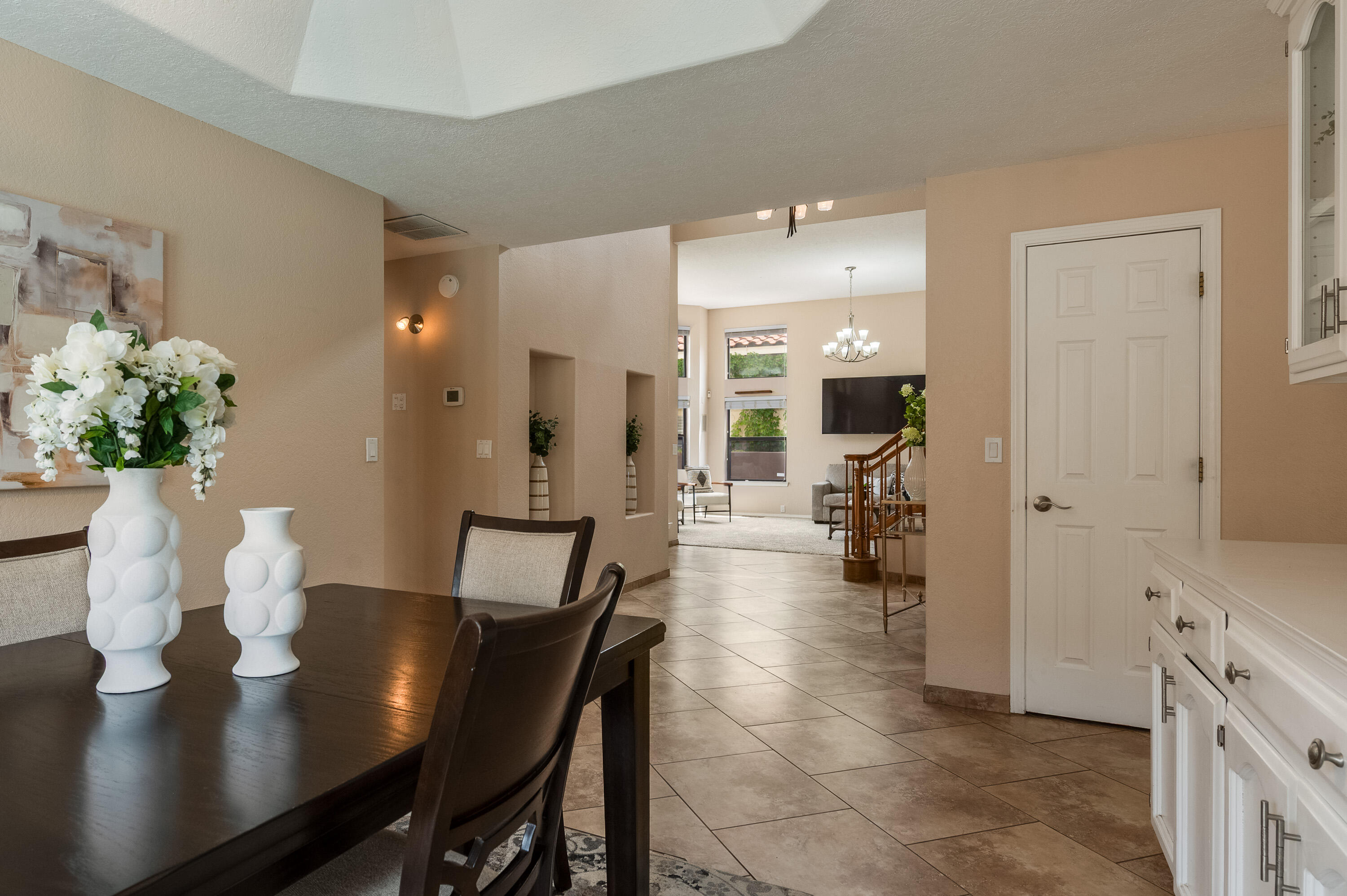 5327 AVENIDA CUESTA NE