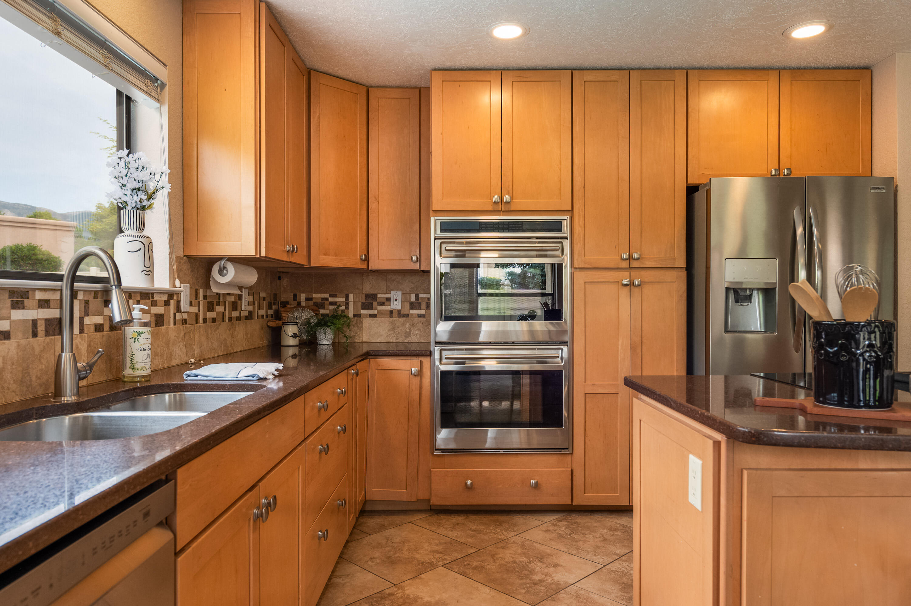 5327 AVENIDA CUESTA NE