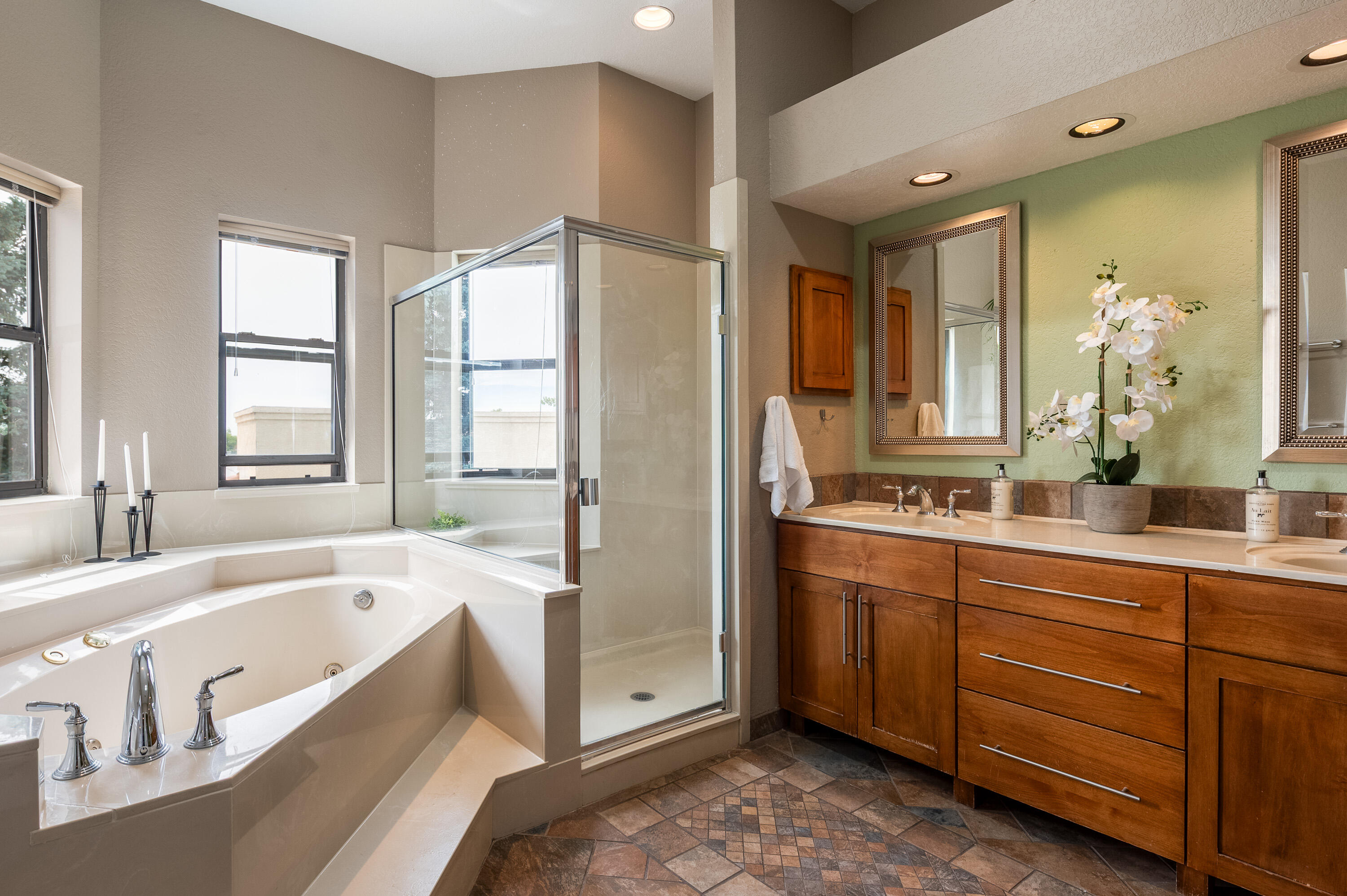 5327 AVENIDA CUESTA NE