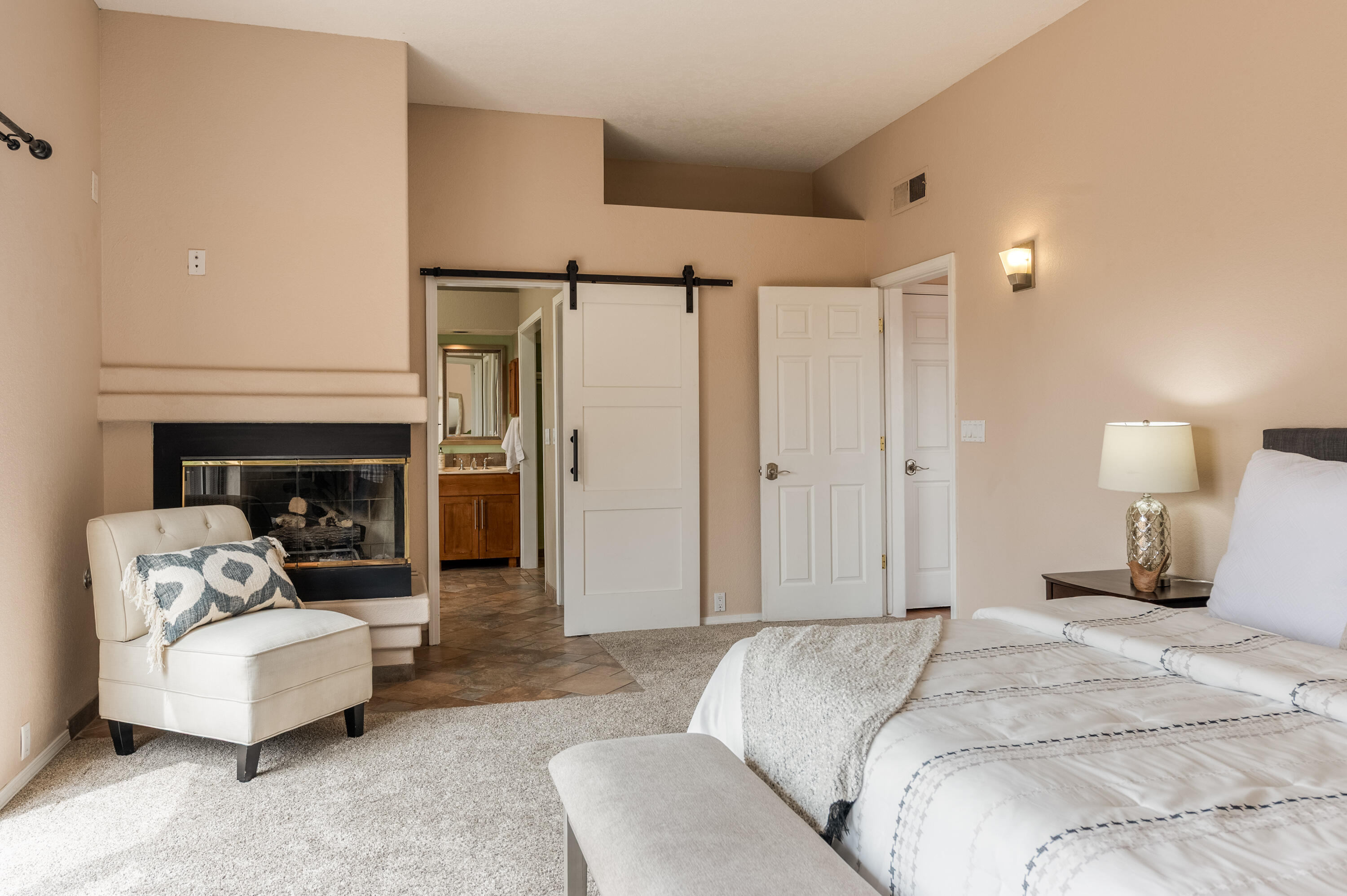 5327 AVENIDA CUESTA NE