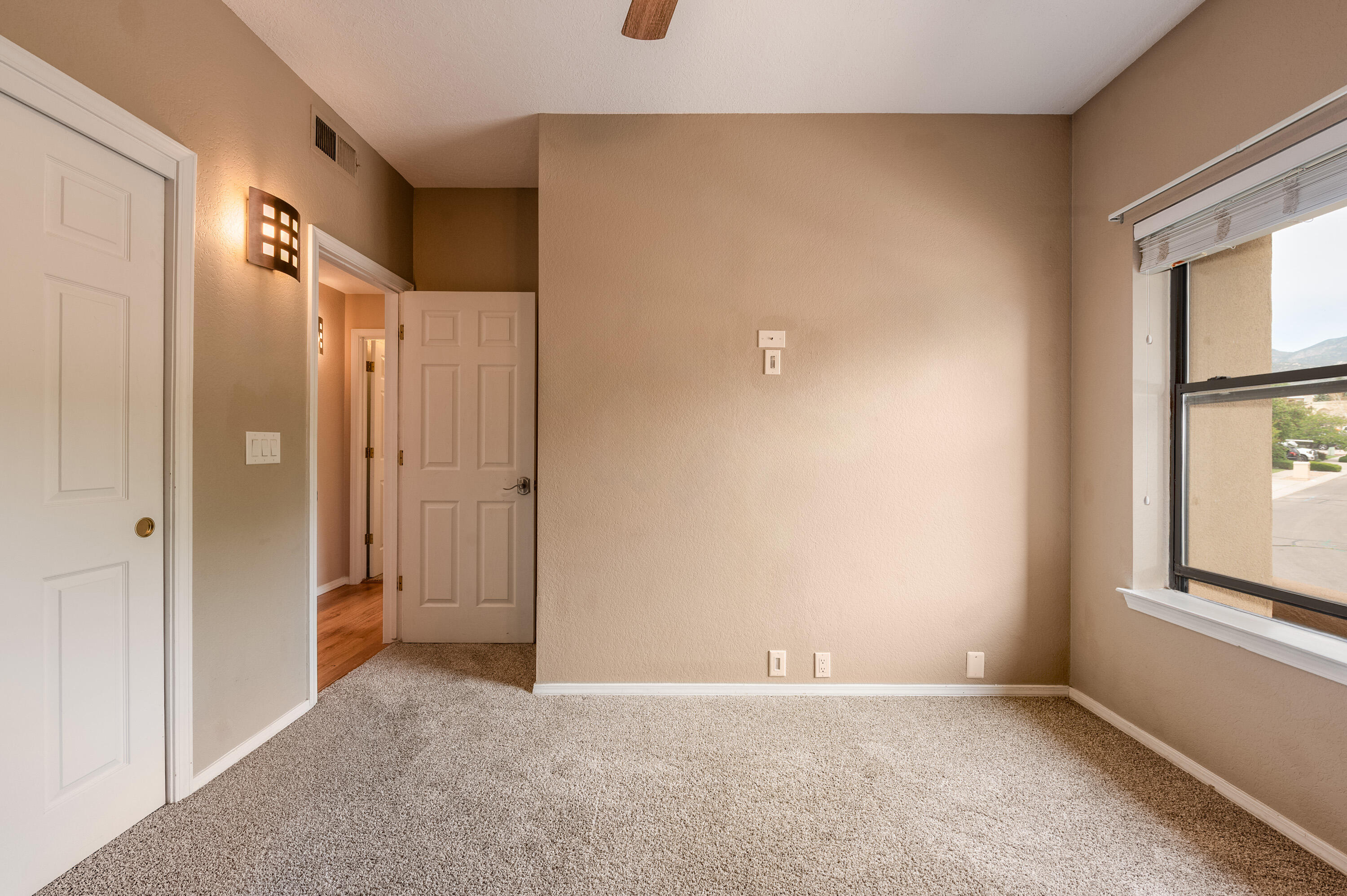5327 AVENIDA CUESTA NE