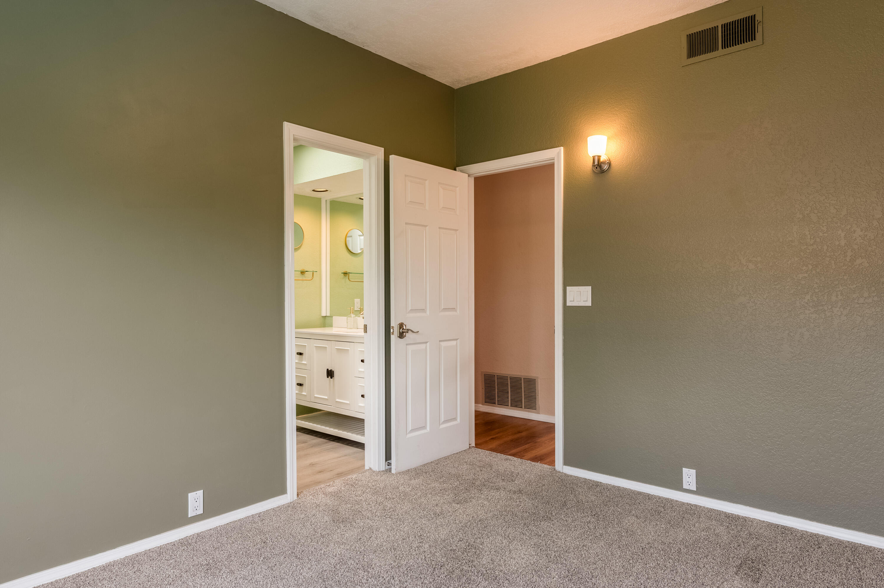 5327 AVENIDA CUESTA NE