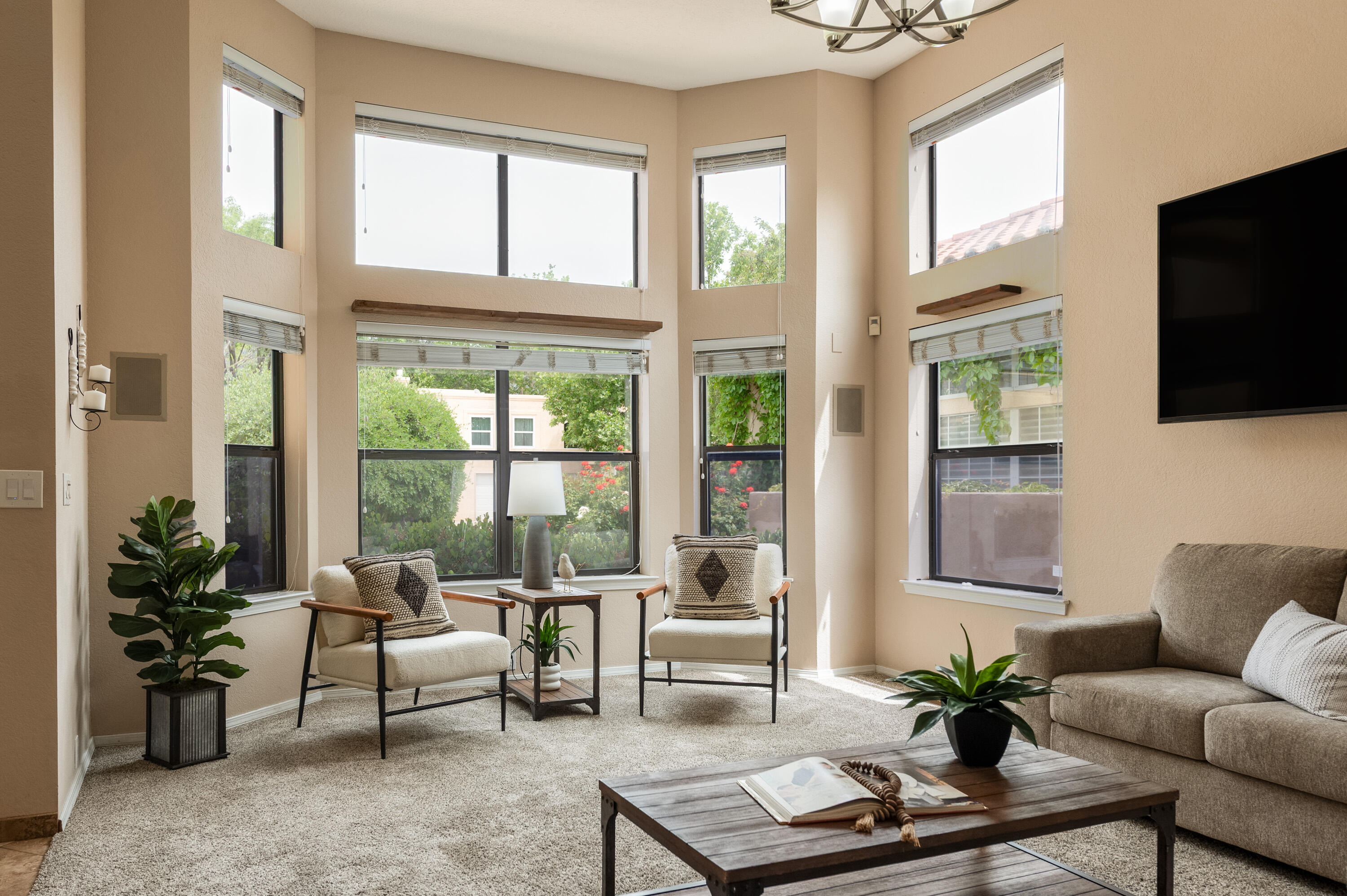 5327 AVENIDA CUESTA NE
