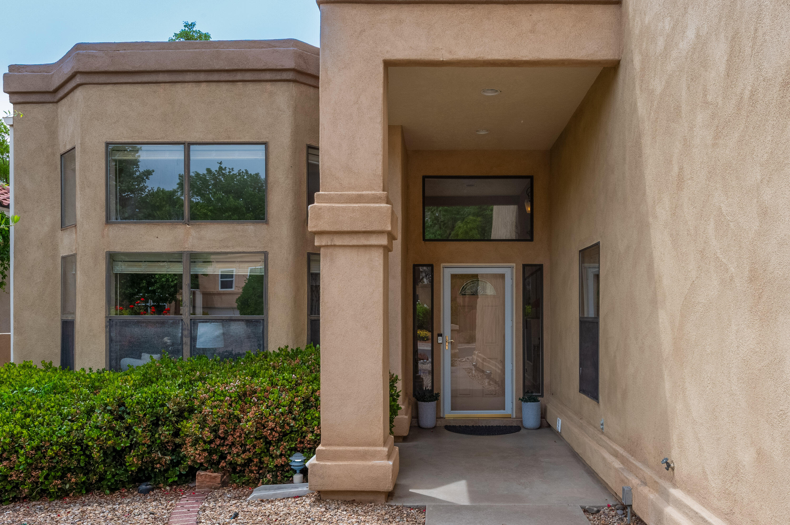 5327 AVENIDA CUESTA NE