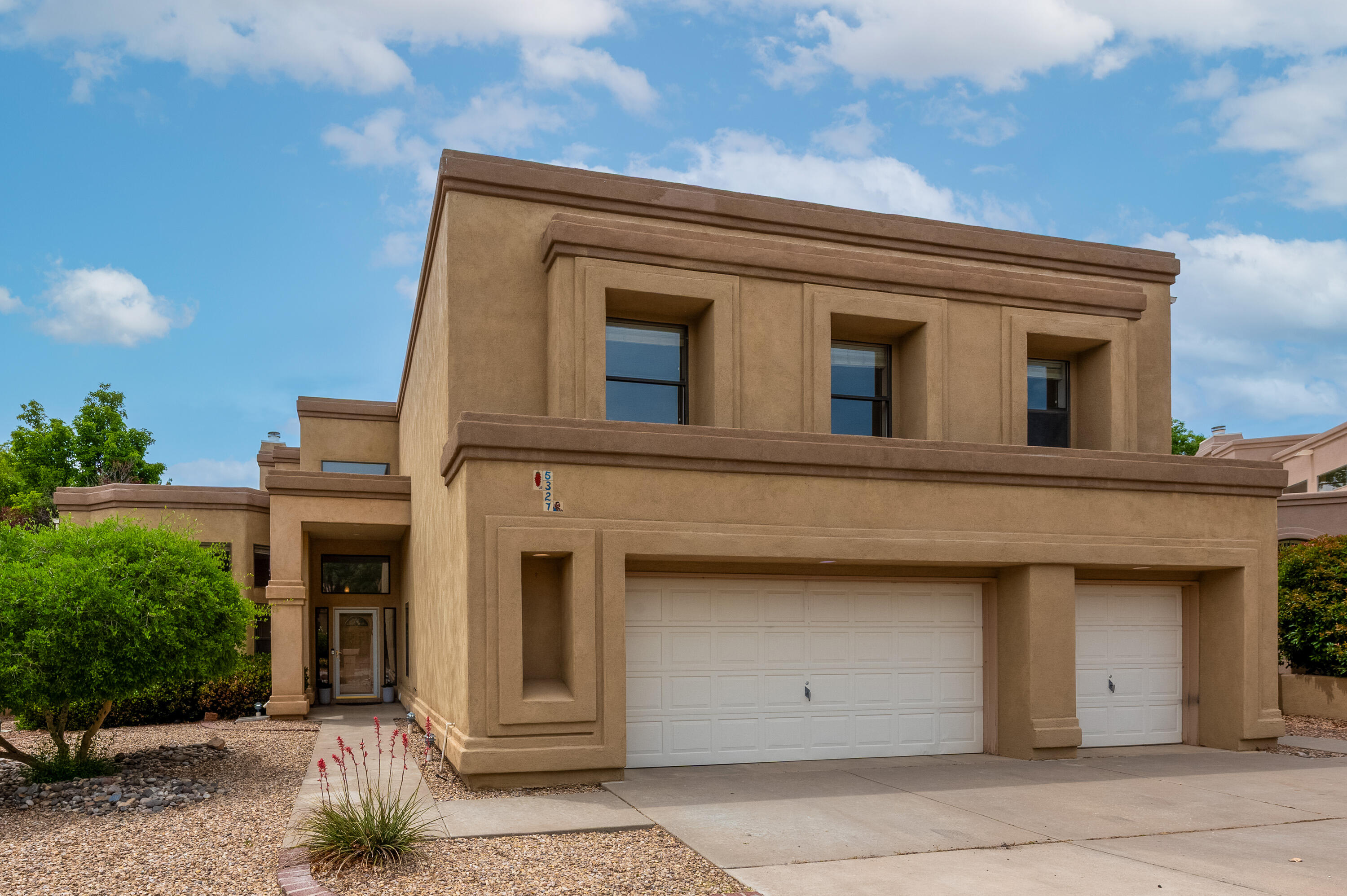 5327 AVENIDA CUESTA NE