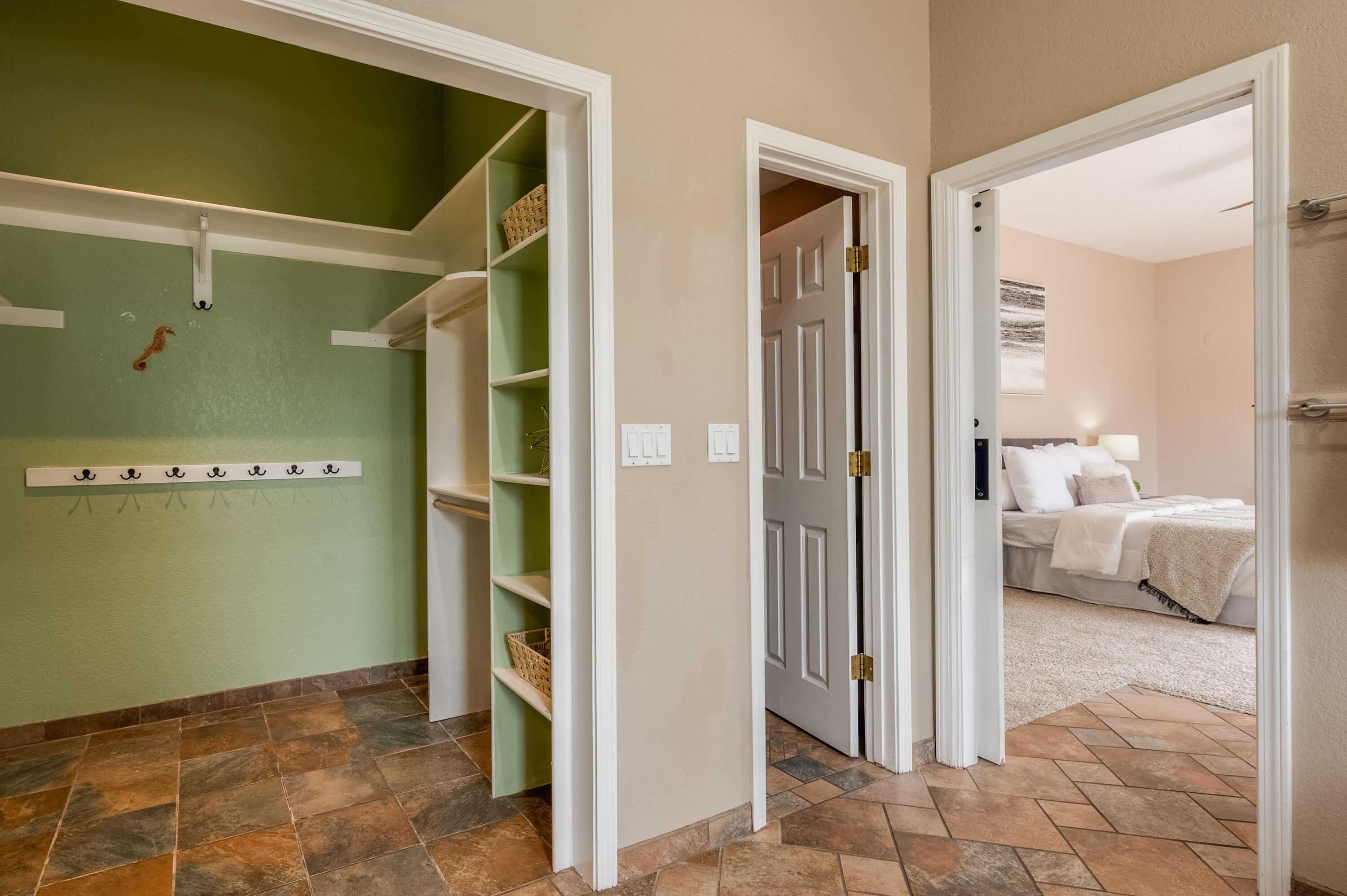 5327 AVENIDA CUESTA NE