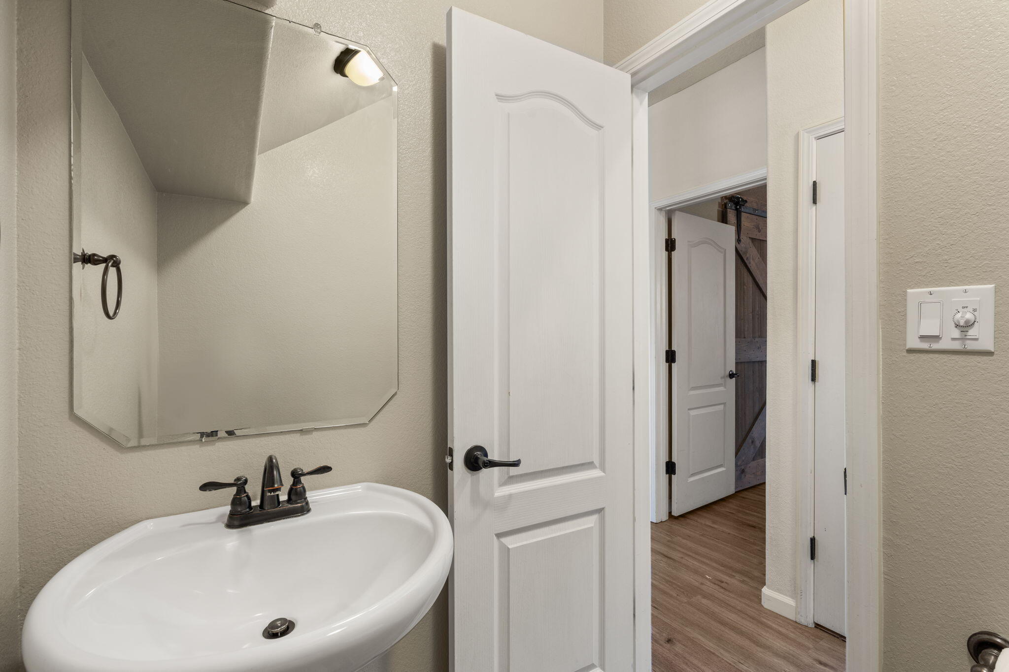 5712 STRAND Loop SE