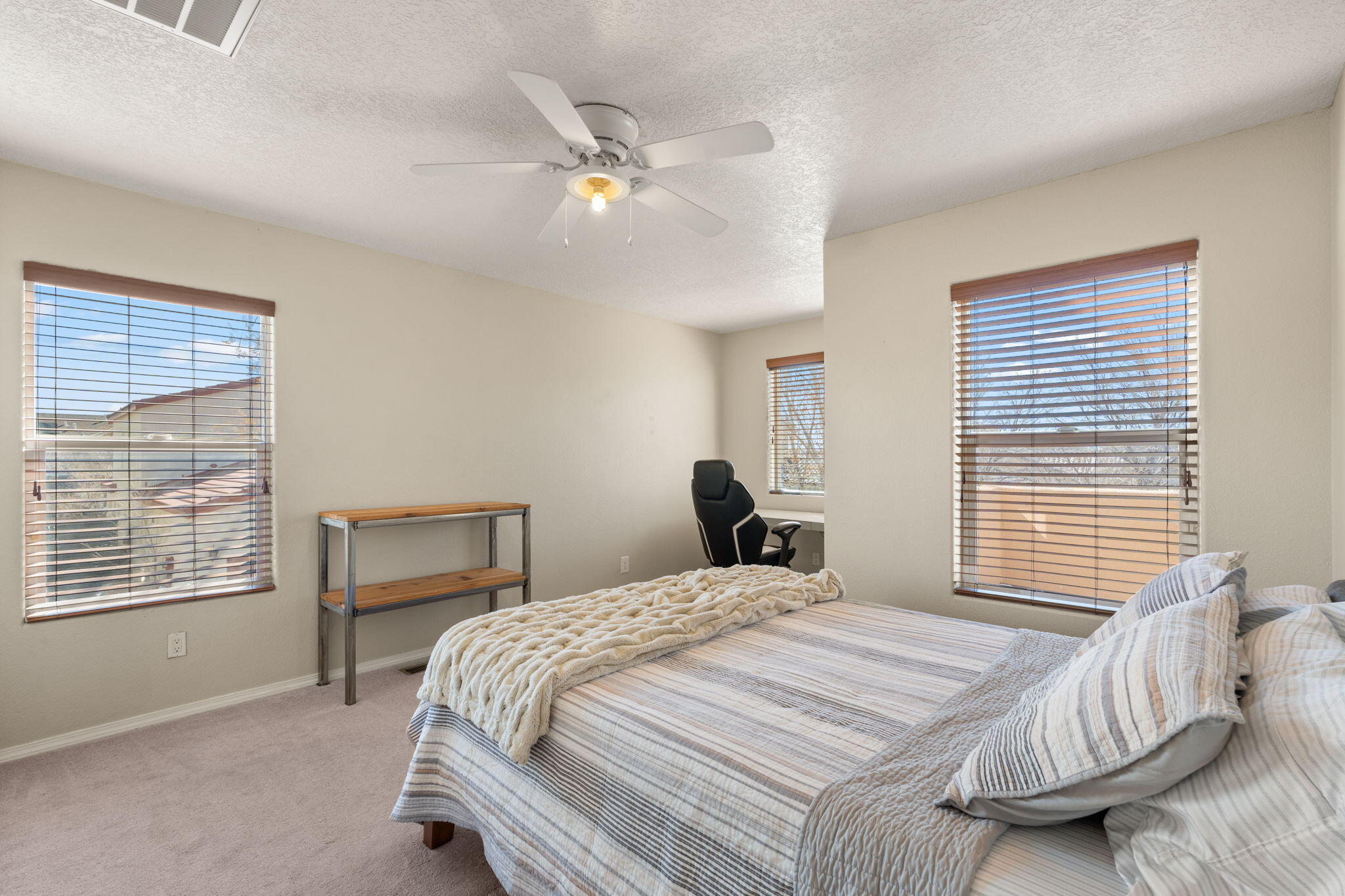 5712 STRAND Loop SE