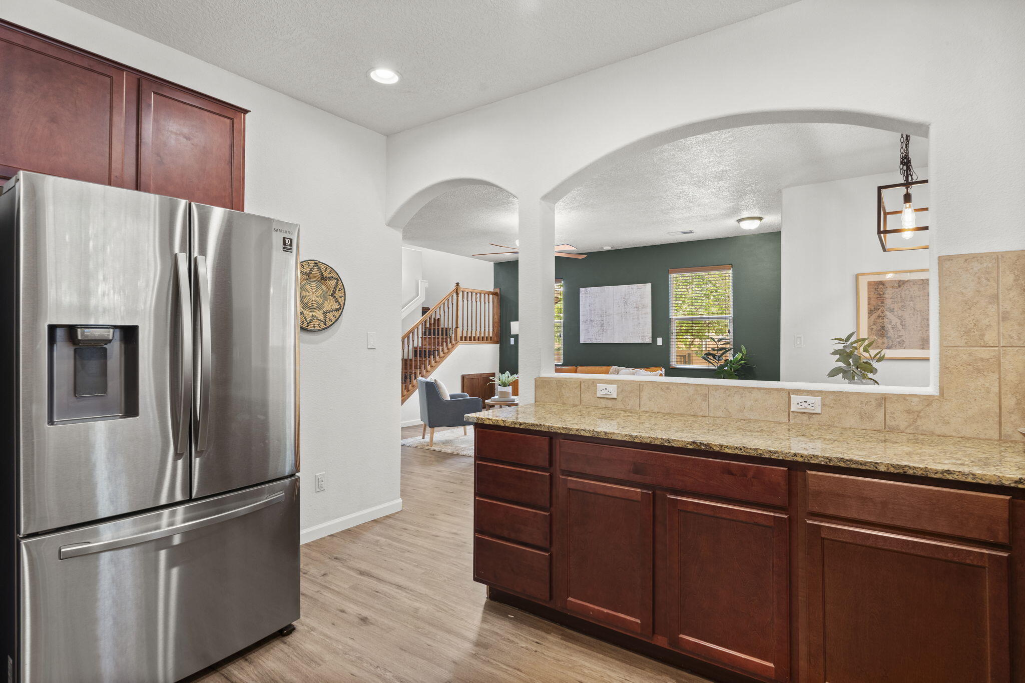 5712 STRAND Loop SE