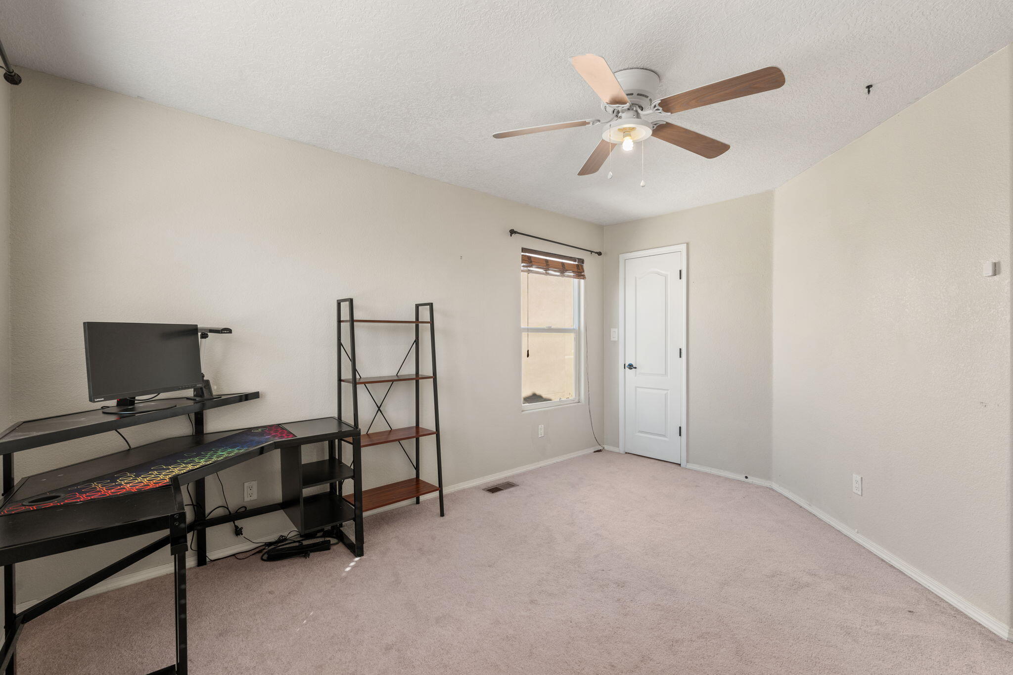 5712 STRAND Loop SE