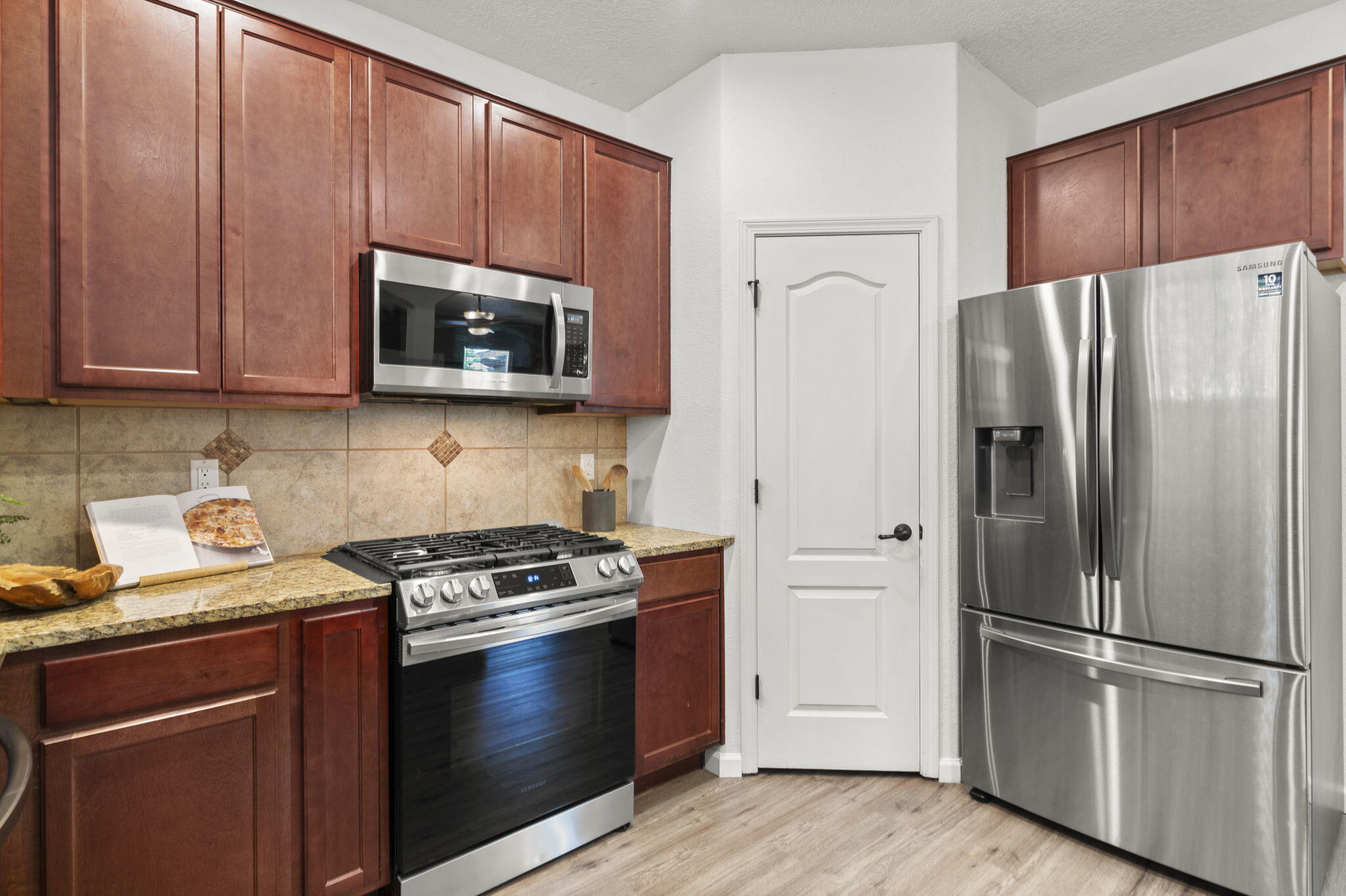 5712 STRAND Loop SE