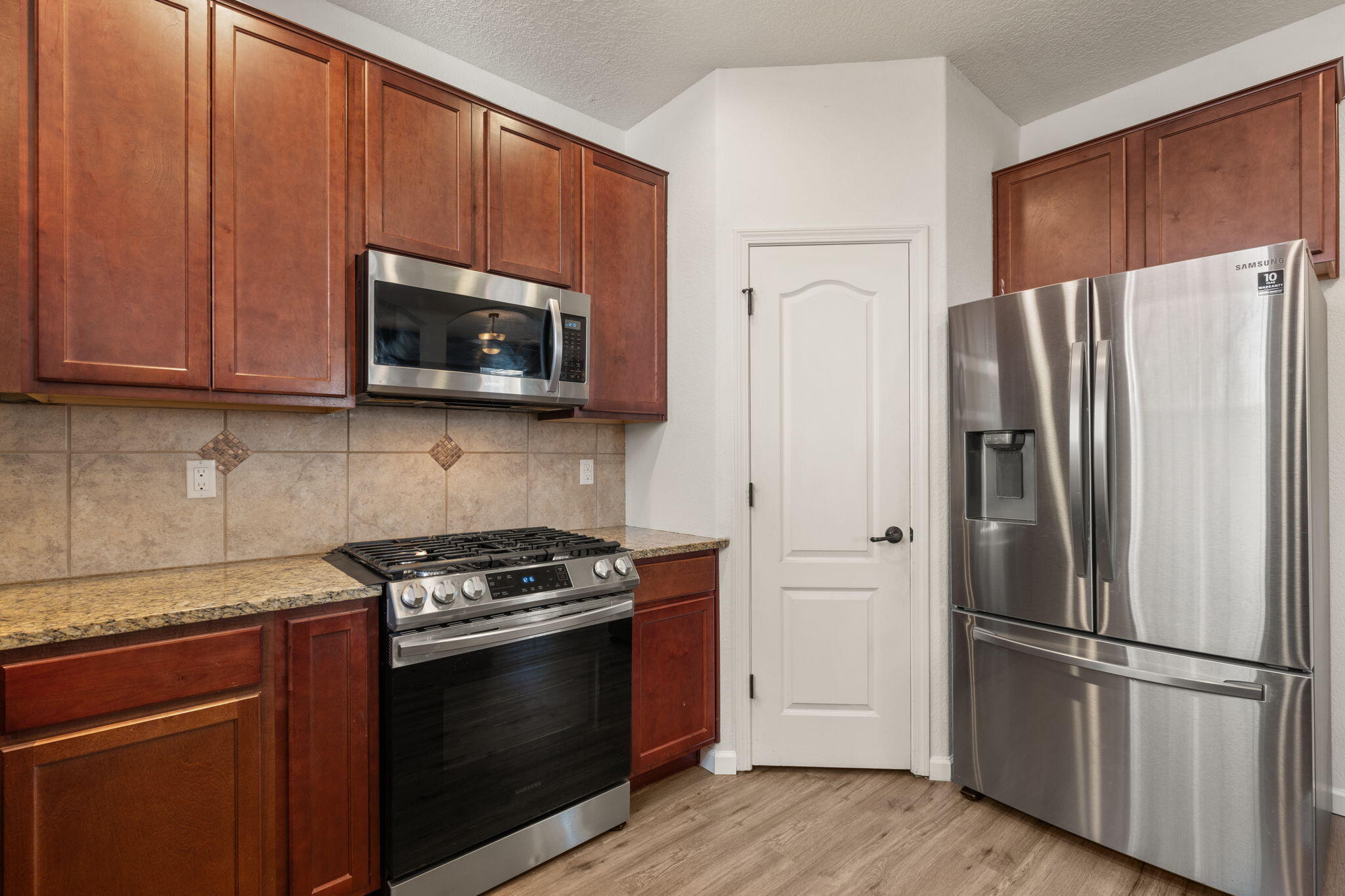 5712 STRAND Loop SE